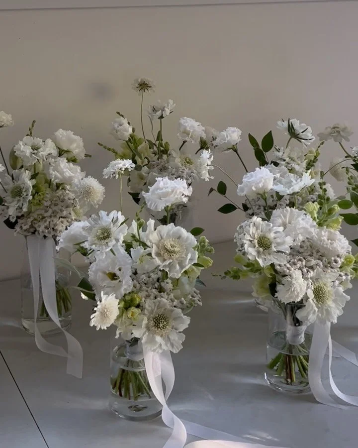 When you adorn your nearest &amp; dearest with beautiful blooms. We have such a soft spot for personal touches + making honorary guests feel extra special 

Photographer: @itkasanimages 
Venue: @bilstoncreekfarm