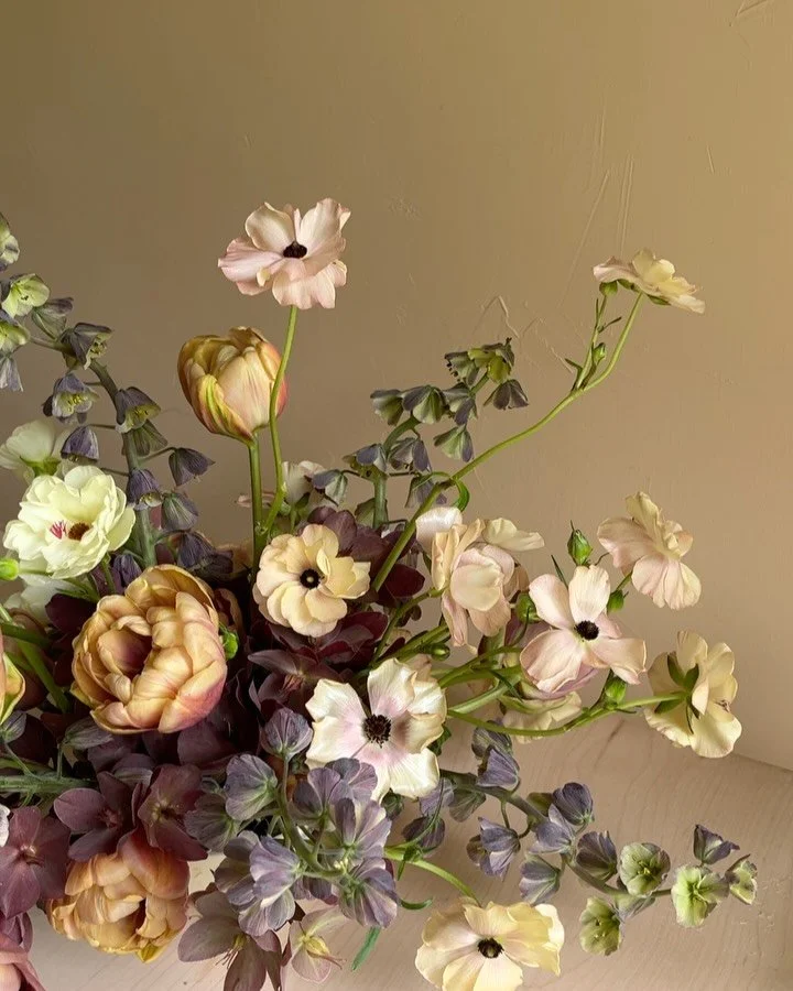The last of our in-studio May mentorship sessions (and how is it already June?? excuse me while I play catch-up on here).

It was such a pleasure to create with @growandgatherfloral, using the seasons finest blooms from @fleurisorchardandblooms, @roc