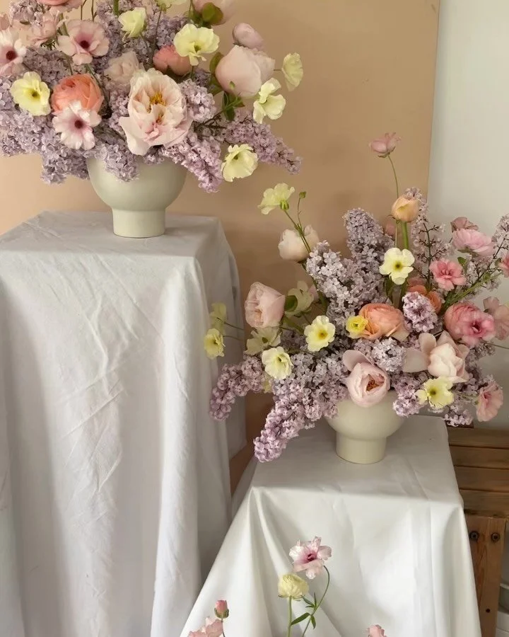 Our first wedding of spring, with 100% locally grown flowers. The lilacs held off just long enough for us to cut + enjoy their sweet fragrance (a true blessing for mid-May)

Local, organic flowers from:
@fleurisorchardandblooms 
@rockrose.farm 
@flow