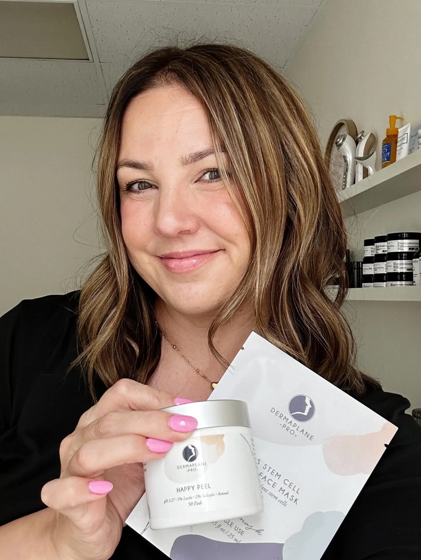 What makes the Happy Peel so special?
⠀⠀⠀⠀⠀⠀⠀⠀⠀
💫 The Happy Peel is loved for its gentle power. Here&rsquo;s why:
⠀⠀⠀⠀⠀⠀⠀⠀⠀
✔️ Lactic Acid &ndash; hydrates + smooths
✔️ Mandelic Acid &ndash; evens tone + brightens
✔️ Safe for most skin types
✔️ Mini