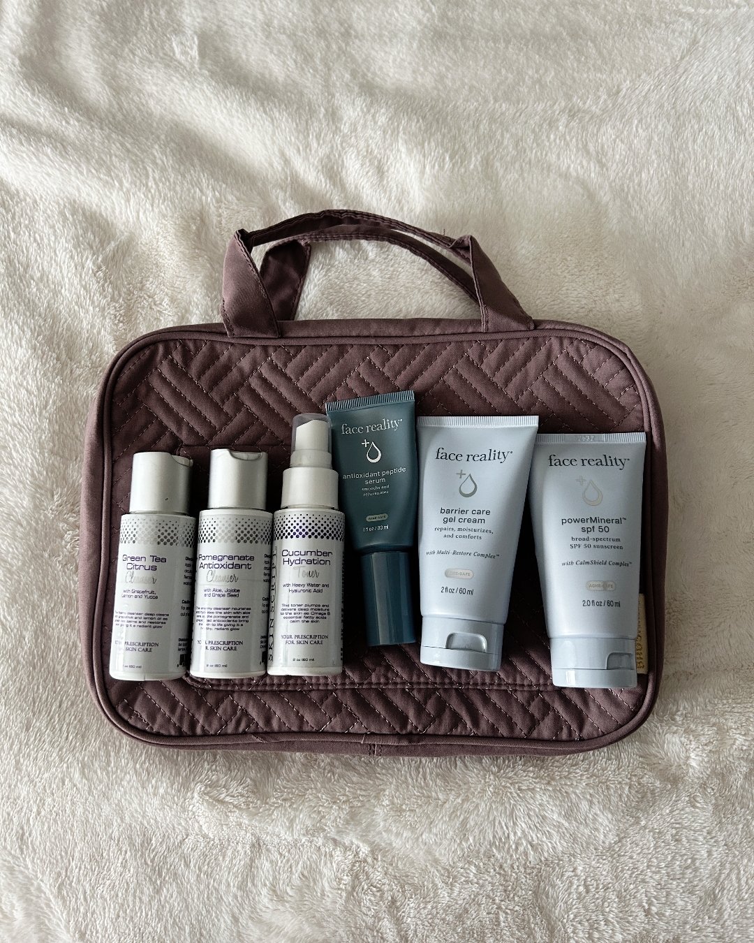 Traveling this holiday season? 🌲✈️ Here's how I handle taking my skincare routine on the road!

✈️ I take a pared down version of my routine.  I usually choose one serum and one exfoliant. (I'll take a few @skinscriptrx Glycolic Retinol pads in a ba