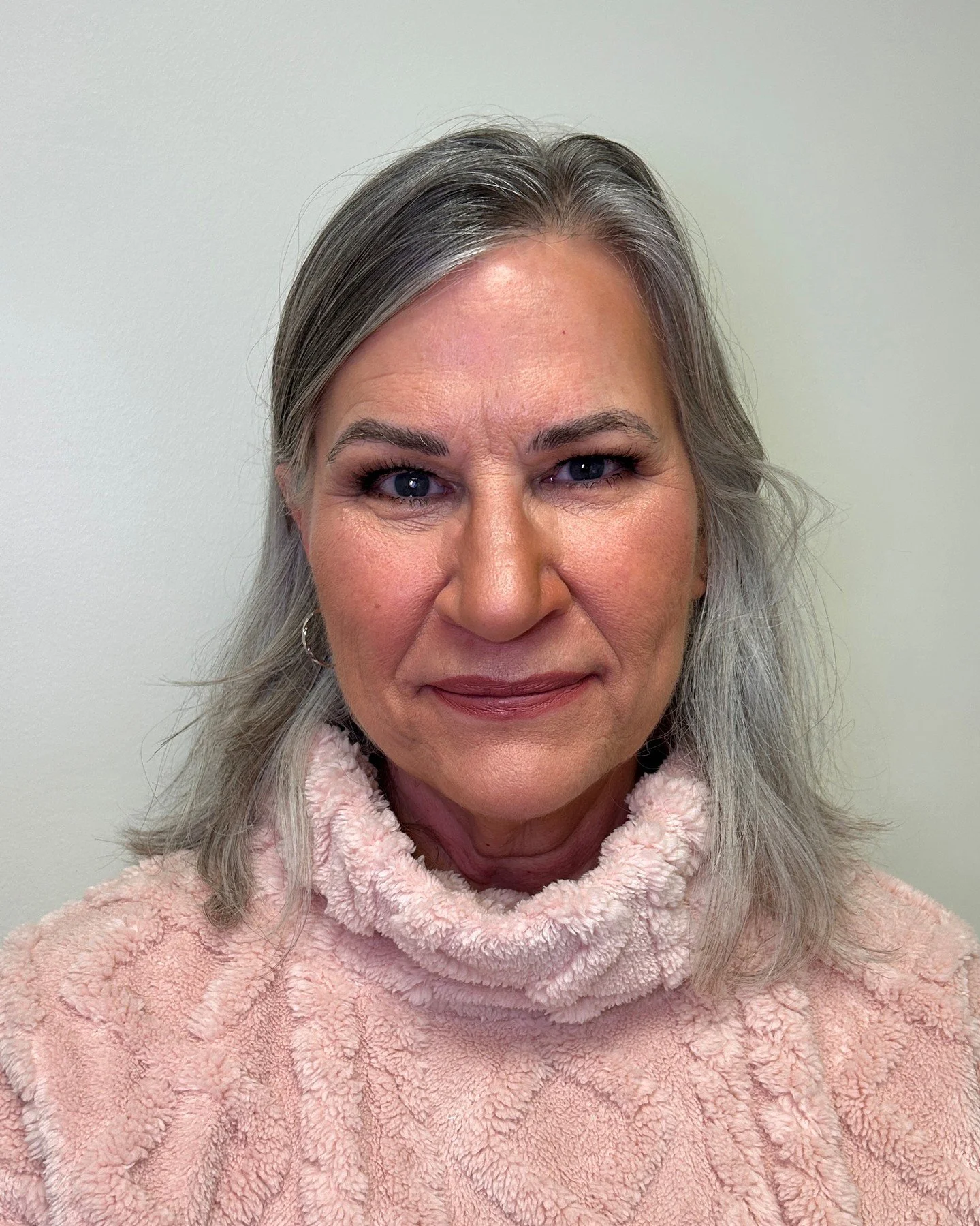 Pretty pink makeup for this beautiful lady&hellip; she asked for family photos with the grandkids for Christmas and her girls delivered, complete with a makeup session! 💕