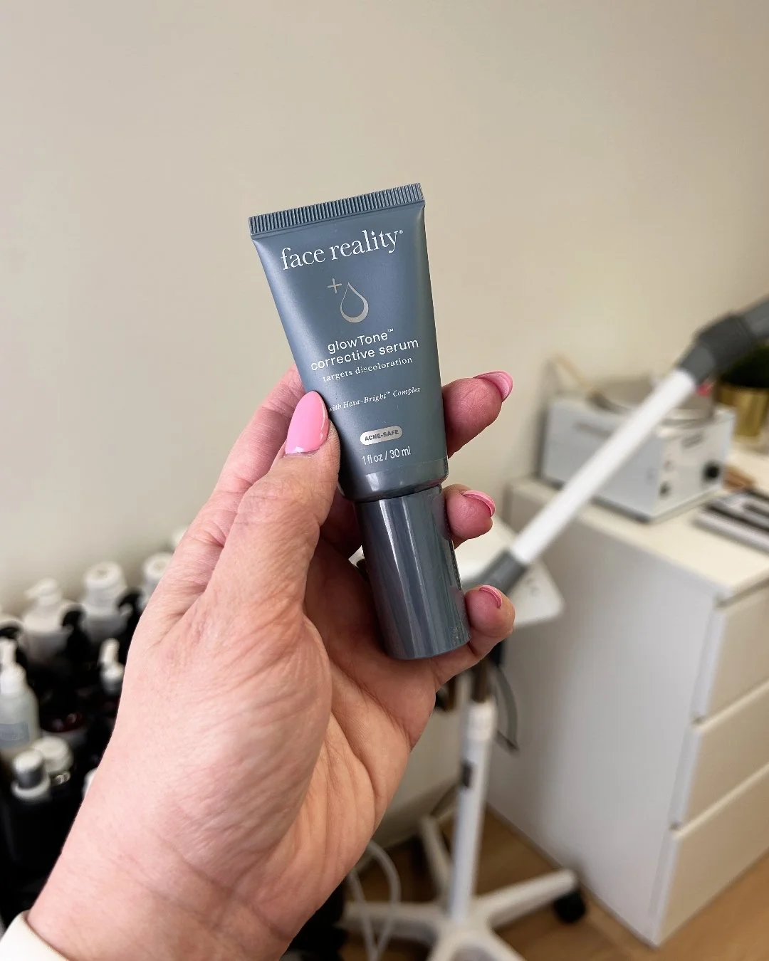 Face Reality Glow Tone Serum ✨

A gentle, acne safe serum designed to support brighter, more even-looking skin without irritation. It&rsquo;s a favorite for helping fade lingering dark marks and restoring a healthy, balanced glow over time!

What it 