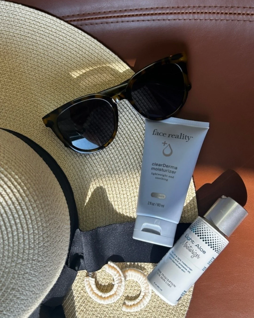 This warm weather has me thinking it's time to lighten up my moisturizer!  ClearDerma and Light Aloe are great choices for summertime, they'll keep you hydrated but not heavy! 💧☀️
