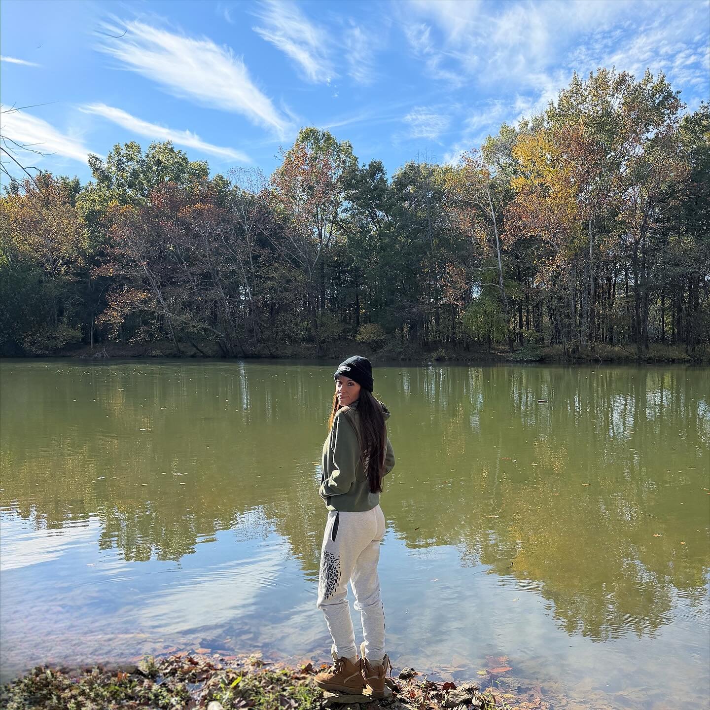 It&rsquo;s not money that makes people rich. 
It&rsquo;s not the accumulation of wealth and assets. 
It&rsquo;s not the silver and gold.
It&rsquo;s not the expensive clothes and fancy cars. 
It&rsquo;s not the fame or facade. 
It&rsquo;s not achievem