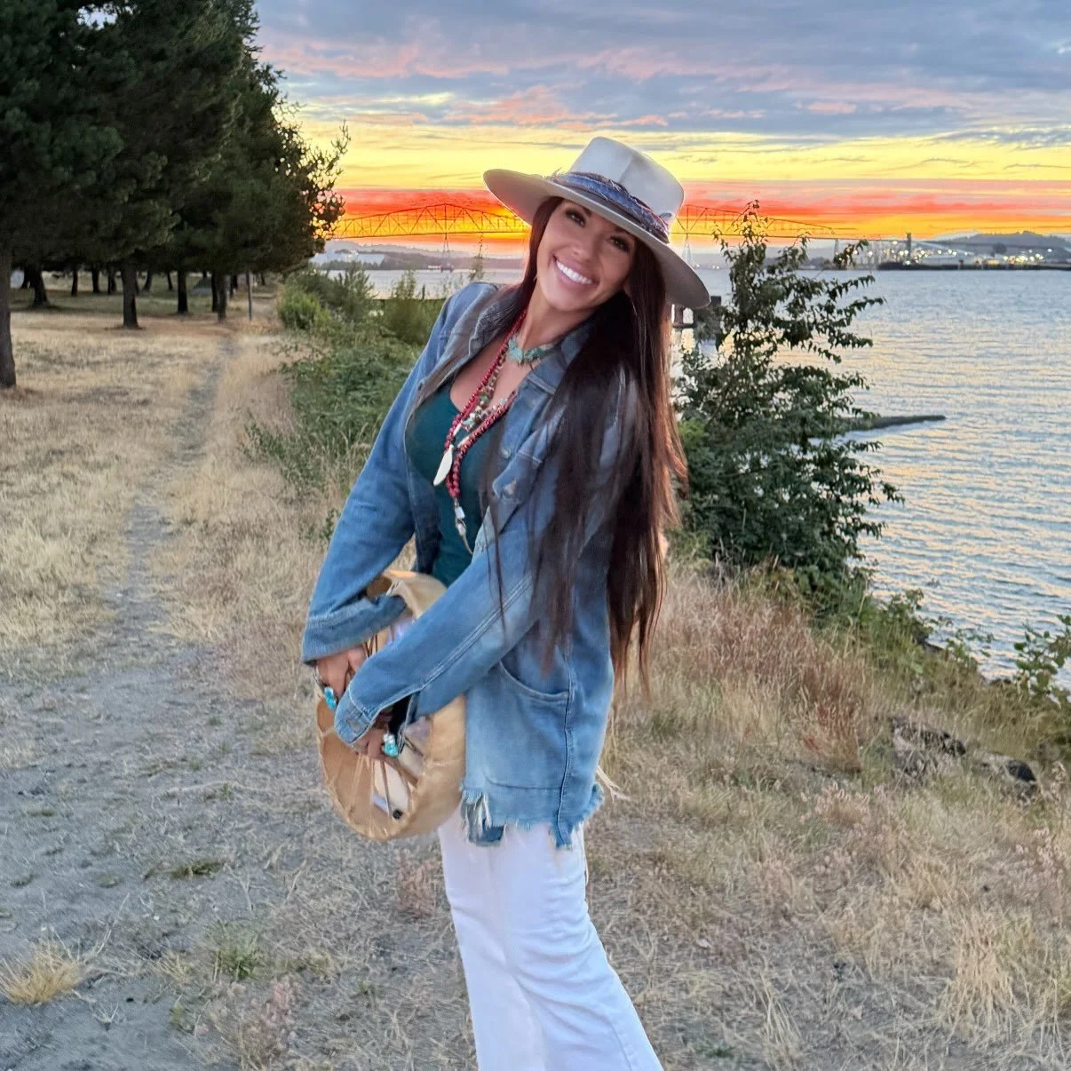 All I need is the Sonshine and His heartbeat! ☀️🤍

Life is a gift! 
You only get one. 
Be Obsessively Grateful.
Trust God.
Walk with Jesus.
Breathe. 
Sing More.
Live. 
Favor Freedom. 
Do you what you Love! 
Love others. 

In the end, everything else