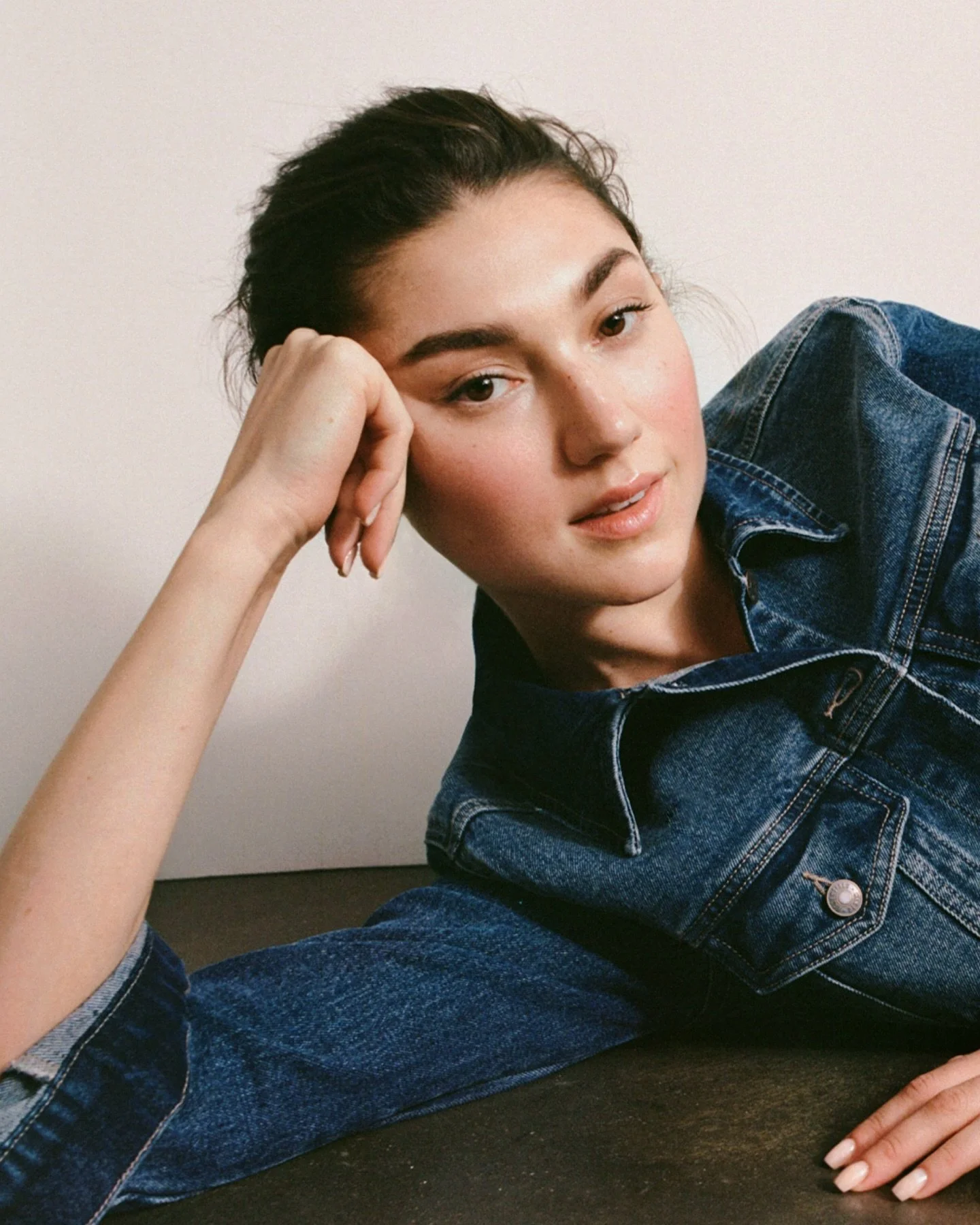 &hearts;️☎️💙 
Denim on film by @piariverola featuring @katee.bartlett
-
@emilymazur
@chihoomae
@gavinharwinhair
@maximjezek
@renatachaplynsky
@theguythatdoesnails
@northsix