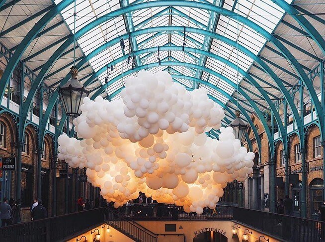 Happy #SpotlightSaturday from STUDIOPLAATS! Today we're shining a light on the project &quot;Heartbeat&quot; by @charlespetillon which was an installation of over 100,000 white balloons inside London&rsquo;s Covent Garden Market back in 2016. ⁠⁠
⁠⁠
T