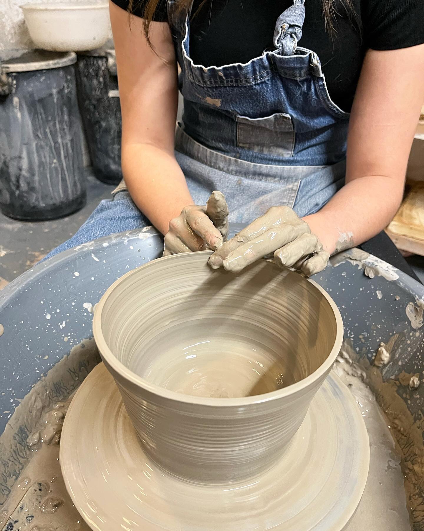 Just a random selection of images from the studio &hellip; making things is what we doooo!

#pottery #potterystudio #potterynorthlondon #northlondon #islington next door to #camden #hackney #haringey #barnet #giftideas #christmasgifts #giftexperience