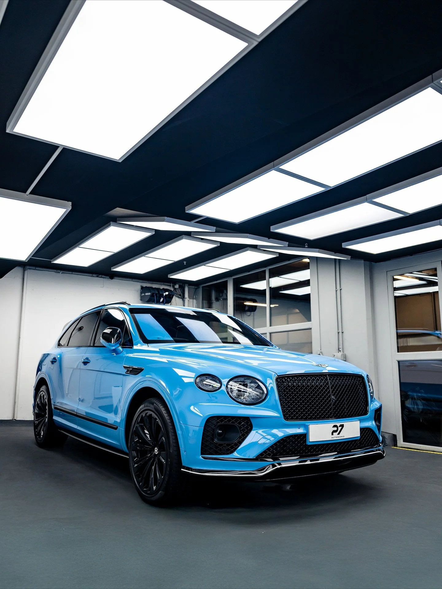 A couple of Bentleys in beautiful specifications that we have had the privilege to PPF lately- how about that interior on the Bentayga?! 🤯💙
#P7Autoworks #Bentley #Bentayga #FlyingSpur #CarWrapping #PPF #Tints #Mayfair #London