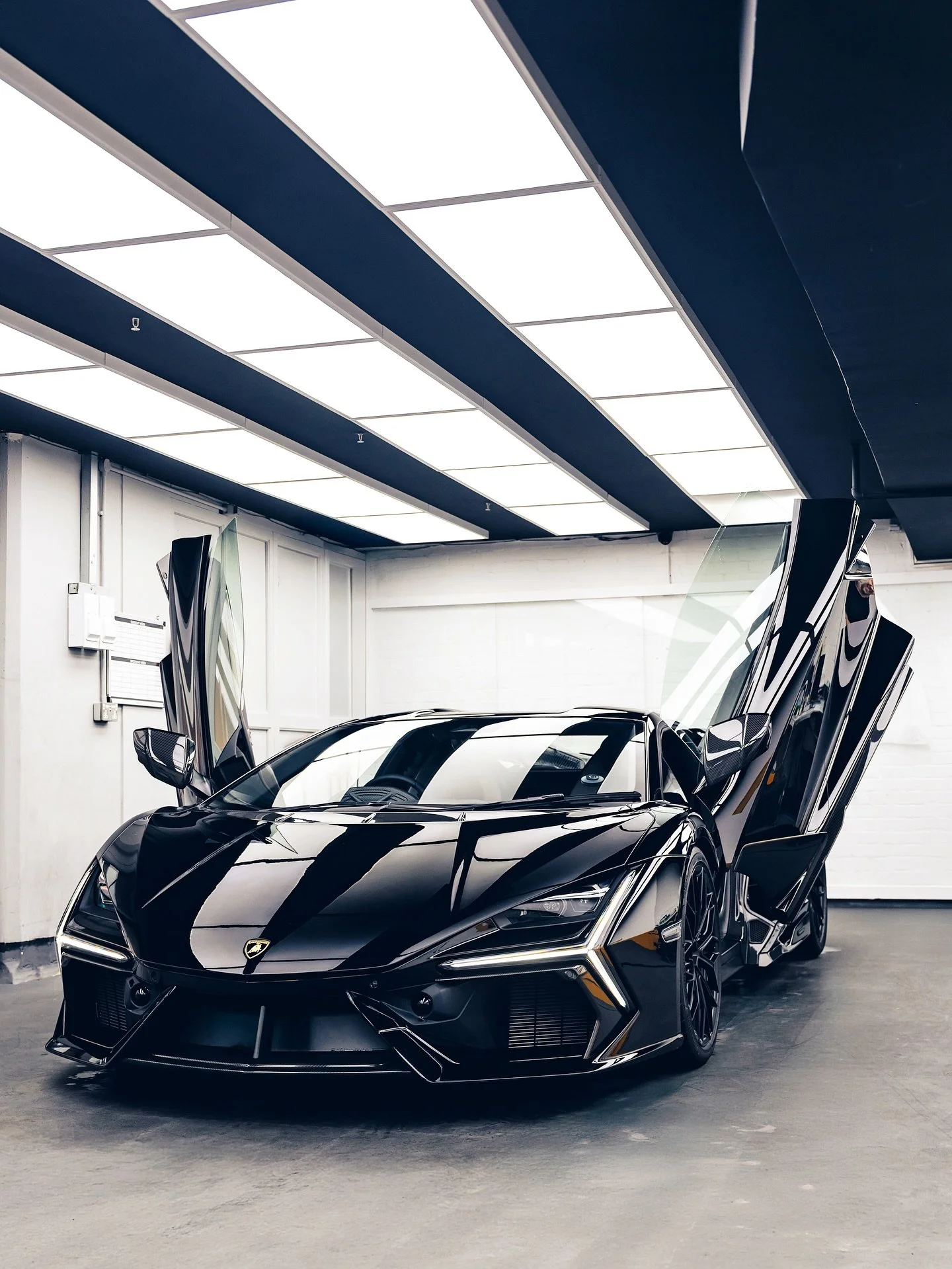 Epic new Lamborghini Revuelto that came in for full PPF: stay tuned for the final result 👀🔥

#P7Autoworks #Lamborghini #Revuelto #PPF #Supercars