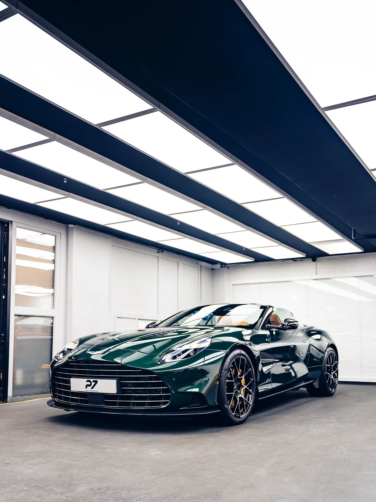 Perfect spec Aston Martin Vanquish Volante in British Racing Green over tan in for full PPF 😮&zwj;💨💚 

#P7Autoworks #AstonMartin #Vanquish #PPF #Mayfair
