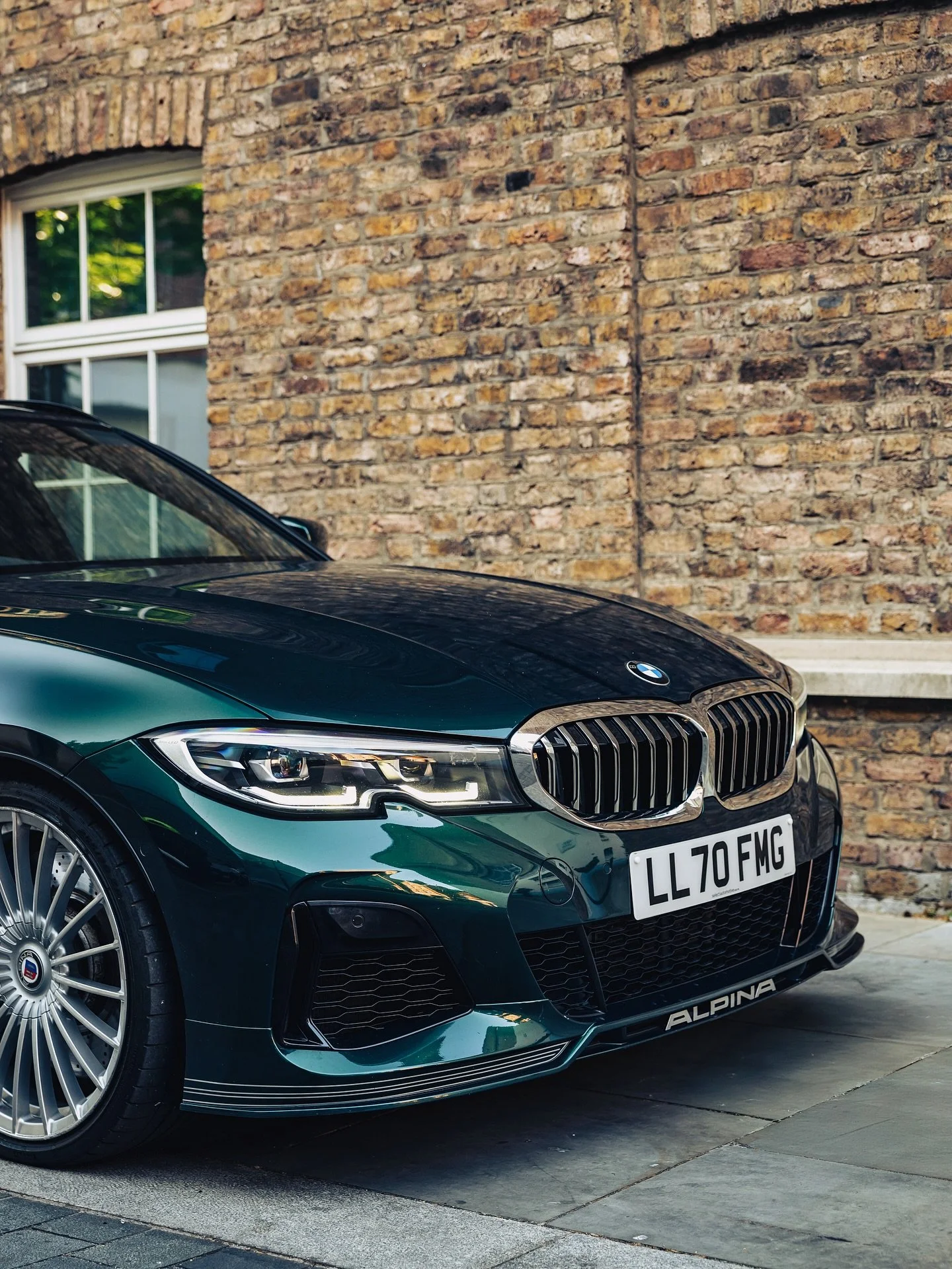 We recently installed chrome kidney grilles to @tfjj BMW Alpina B3 Touring. Under the radar fast estate car 👌

#P7Autoworks #BMW #Alpina #CarWrapping #PPF