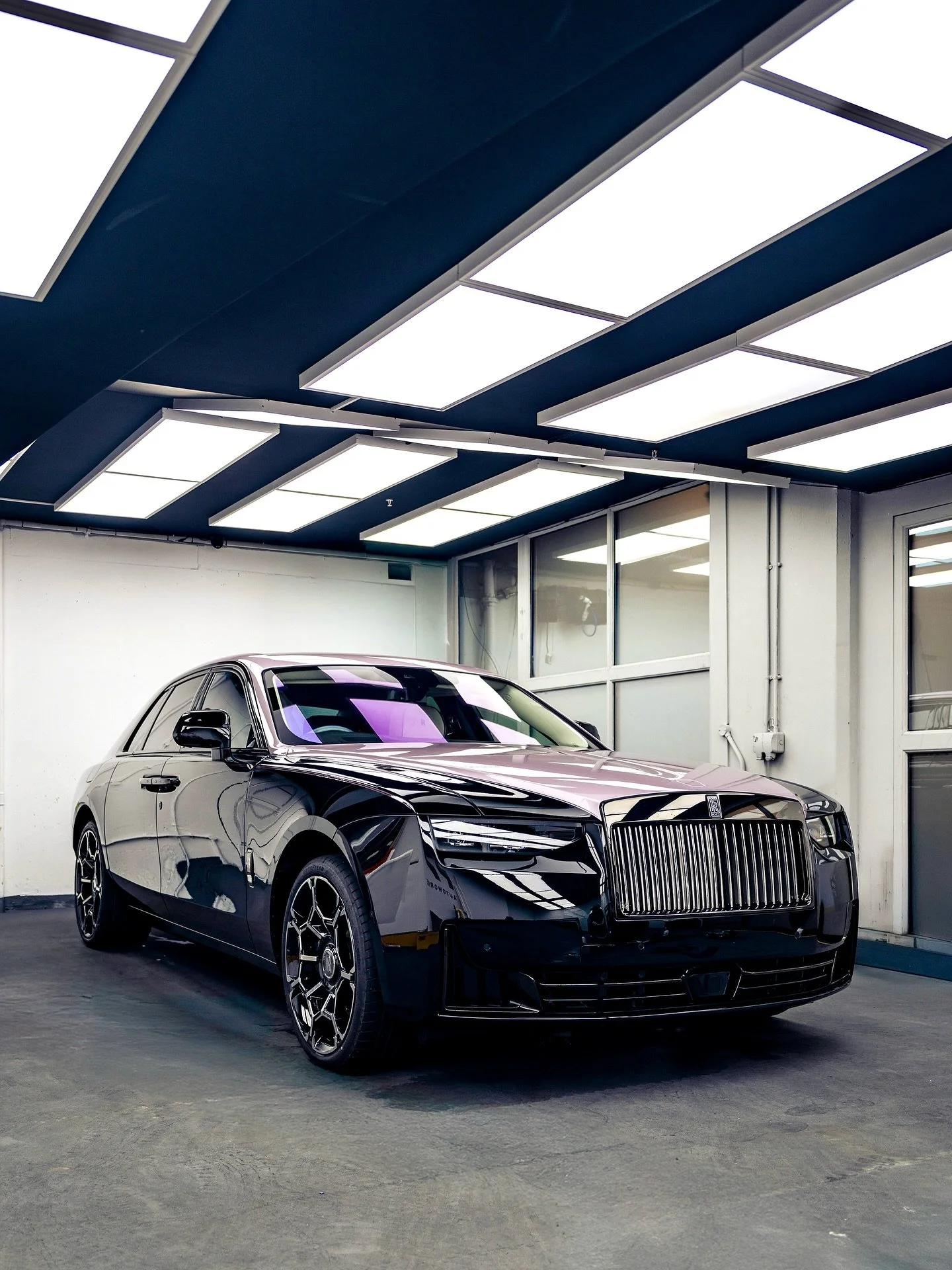 That interior 😮 beautiful specification on this brand new Rolls-Royce Ghost Black Badge that visited us recently for PPF.

#P7Autoworks #RollsRoyce #PPF #CarWrapping #Mayfair
