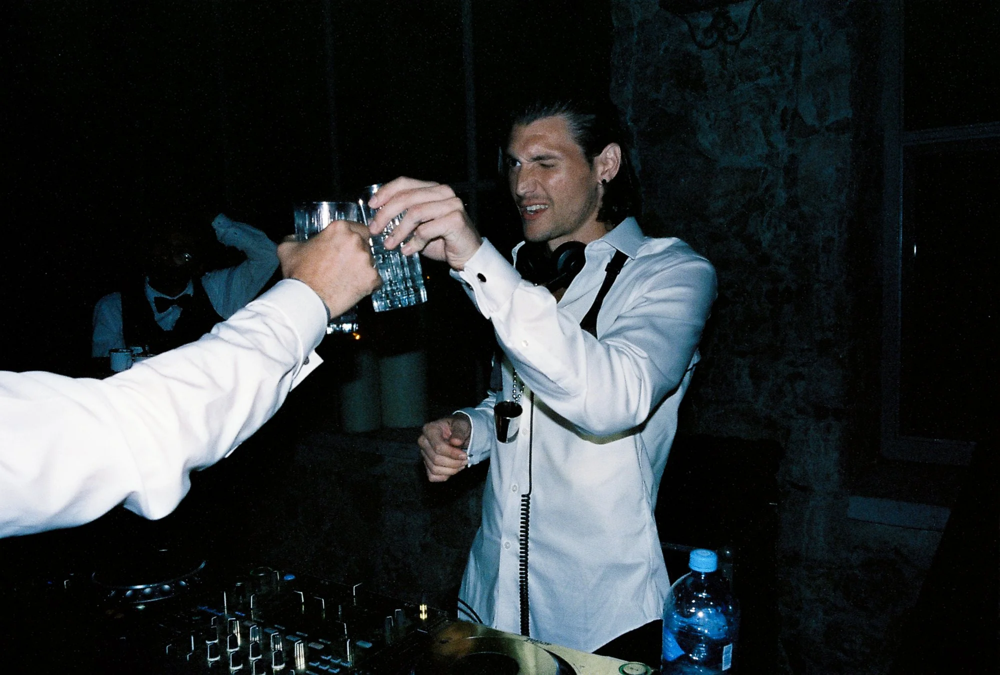 film-wedding-photographer-luna-escondida-14.jpg