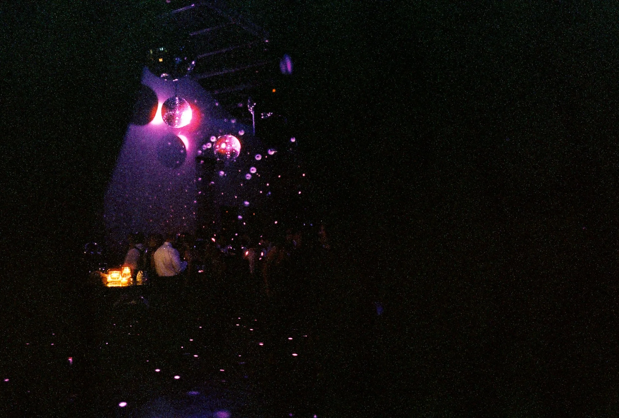 film-wedding-photographer-luna-escondida-15.jpg