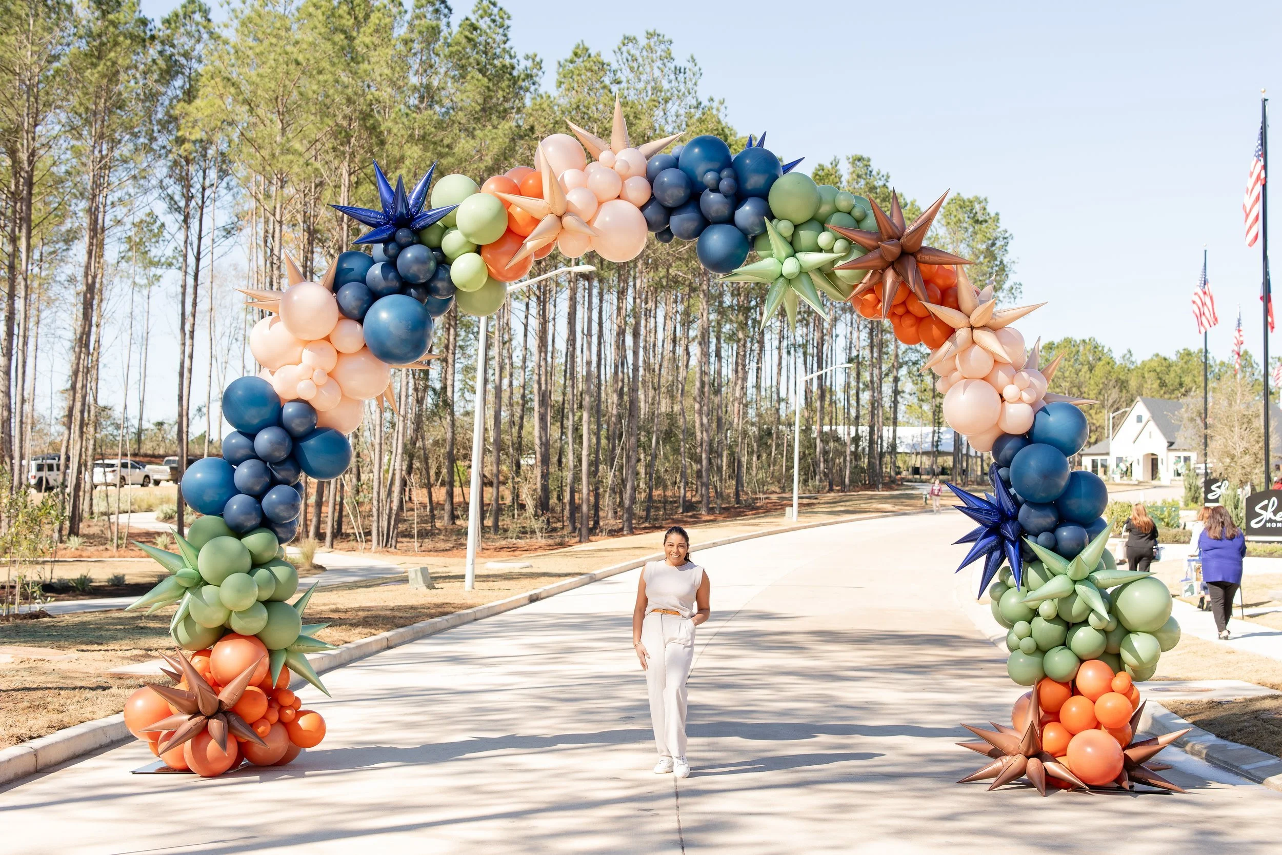 Atirela grand opening balloon arch at a storefront in The Woodlands, TX