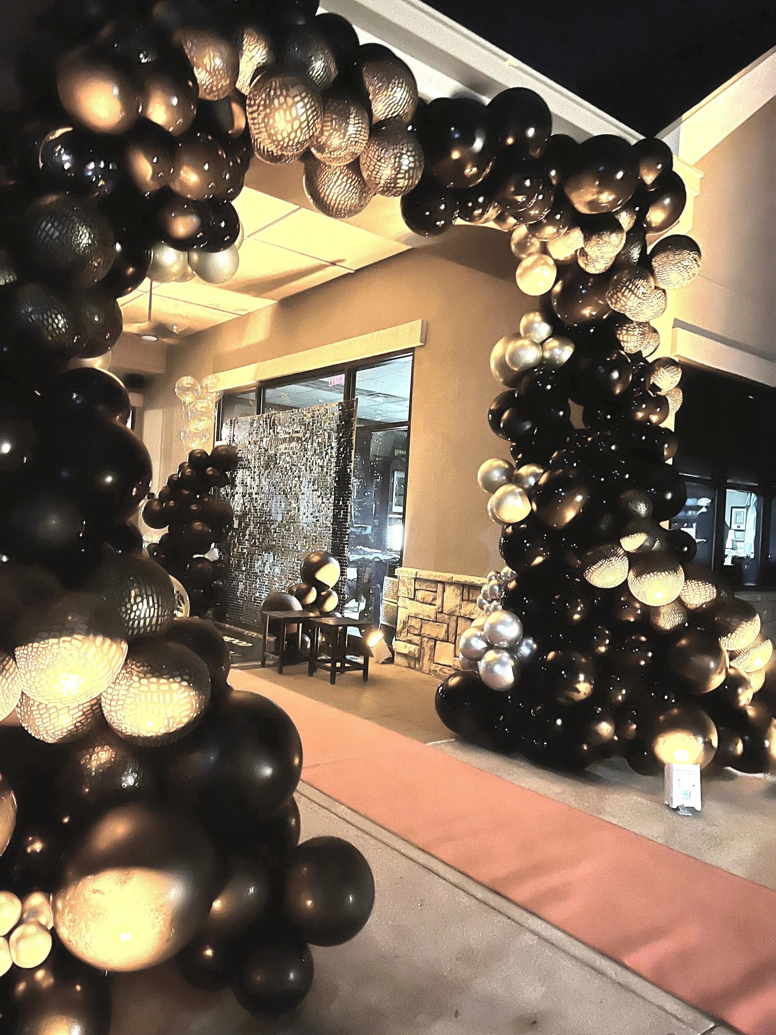 Themed Events: Great Gatsby — Art Deco Balloon Decor