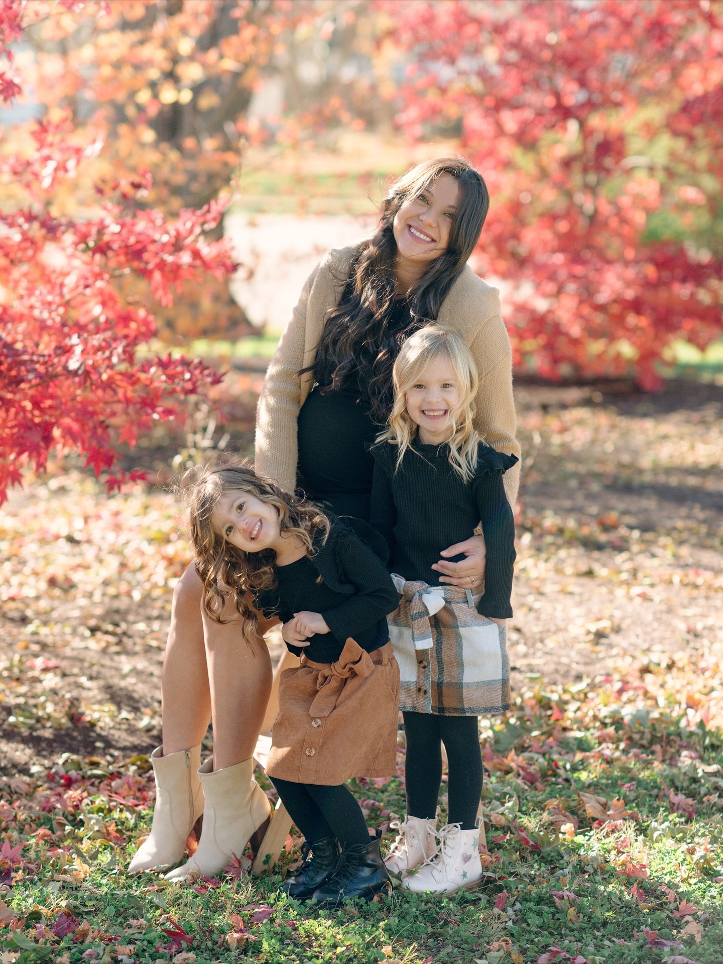 For all the families who have so much going on and are winding down from all the fall extracurriculars. If you&rsquo;re thinking about having pictures taken but it feels too late... this is for you.

Whether we&rsquo;re outside finding the last autum