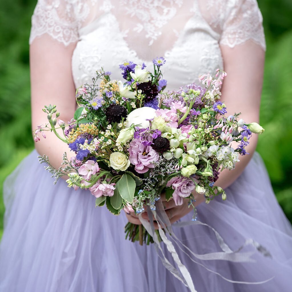 We 💜 K&rsquo;s look from her wedding day + THIS wildflower bouquet c/o @agnesarrangements 📷 @jasminandmattphoto #allimaeevents