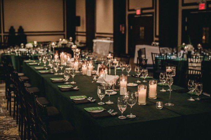 Now on the blog ~ Leah and Jared&rsquo;s Chic Winter Wedding ✨

Held at the beautiful Fairmont Winnipeg, this was a day that perfectly balanced classic style with modern details. This wedding wrapped guests in warmth and elegance, using a sophisticat
