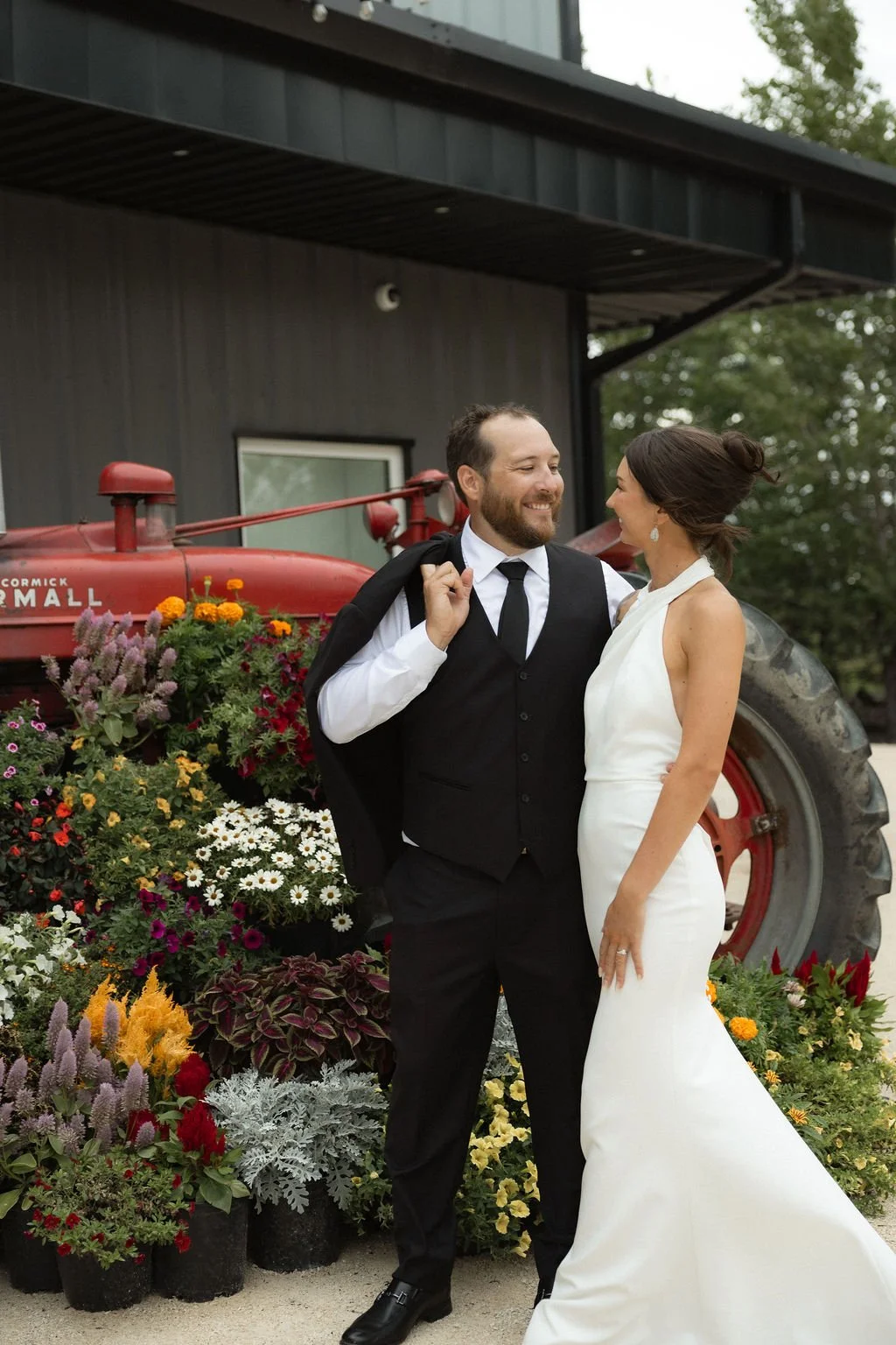 Mackenzie &amp; Lindsay’s Vibrant Country Wedding