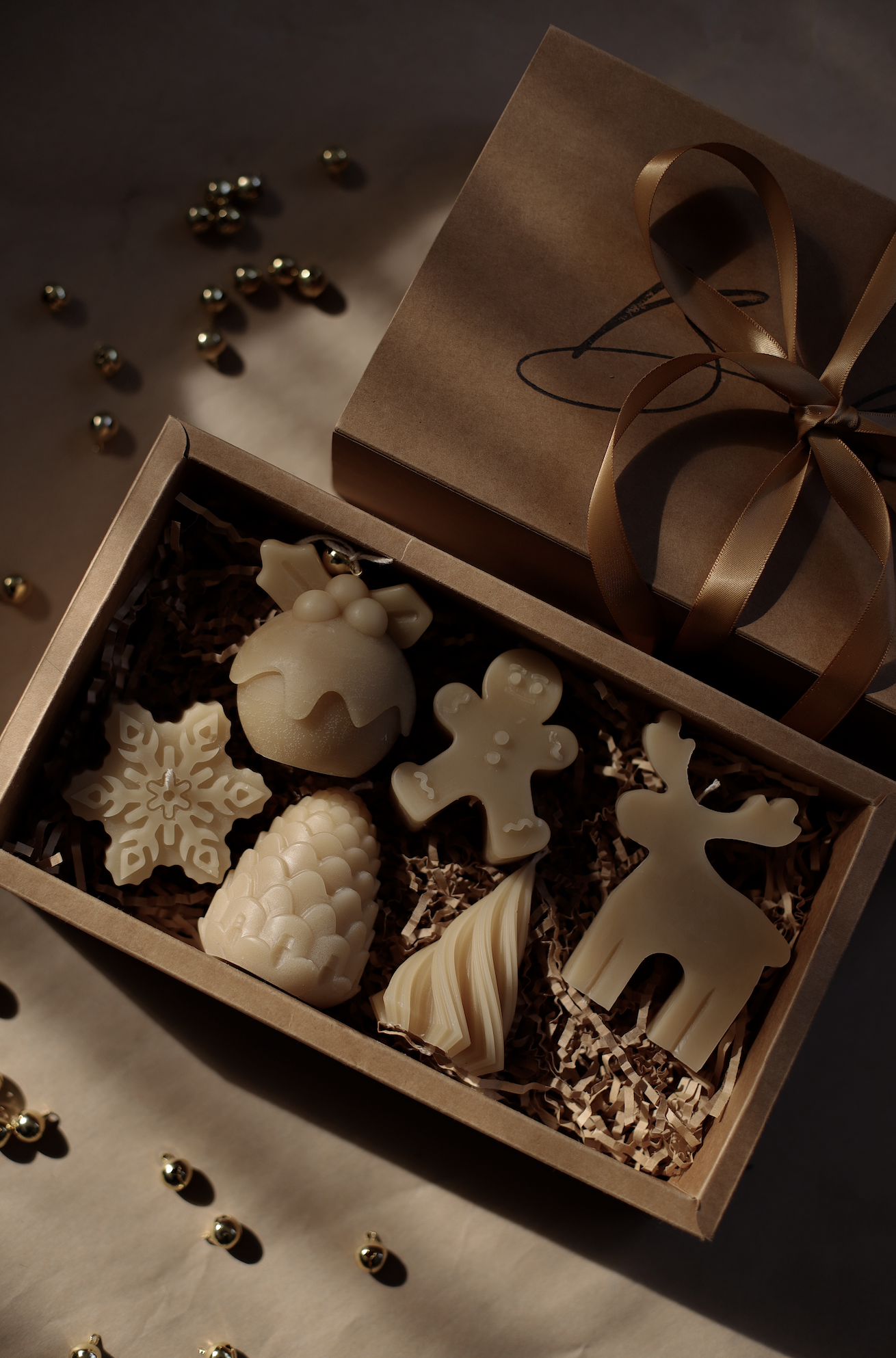 SMALL CHRISTMAS BEESWAX GIFT.png