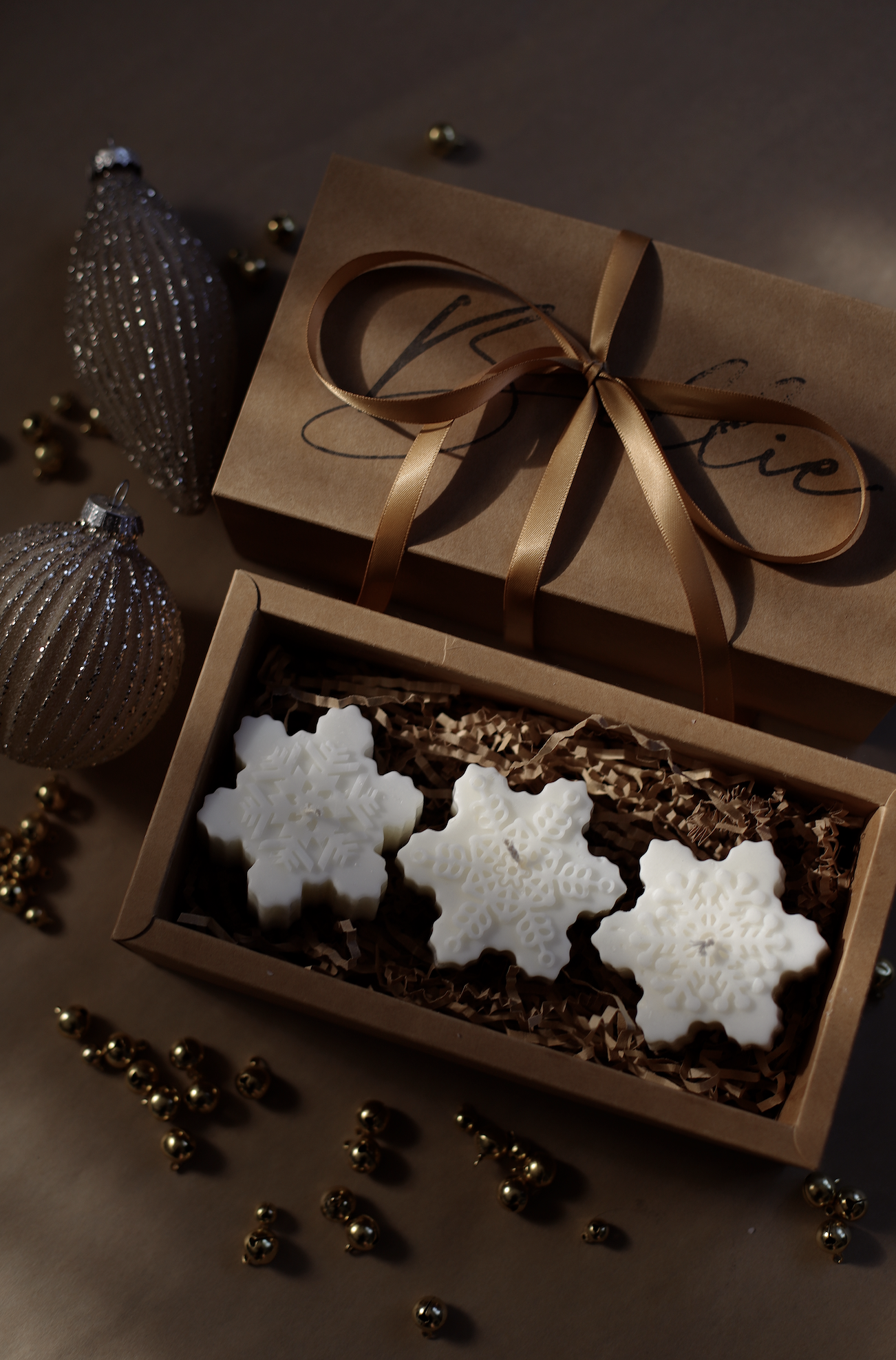 SNOWFLAKE GIFT BOX