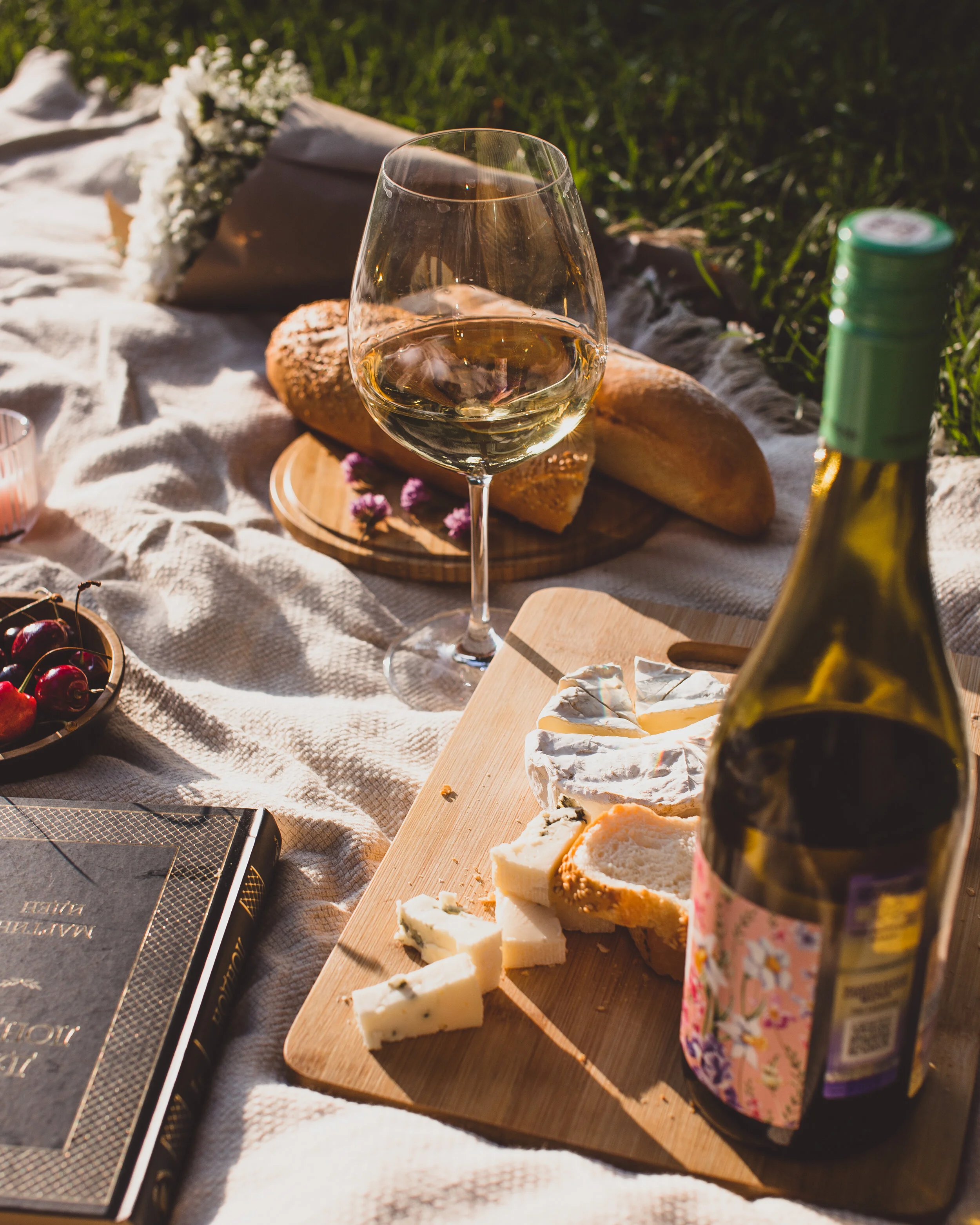Wine and cheese snack
