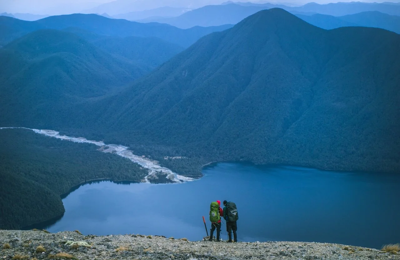 Hikers at Lake Rotoroa, Nelson Lakes