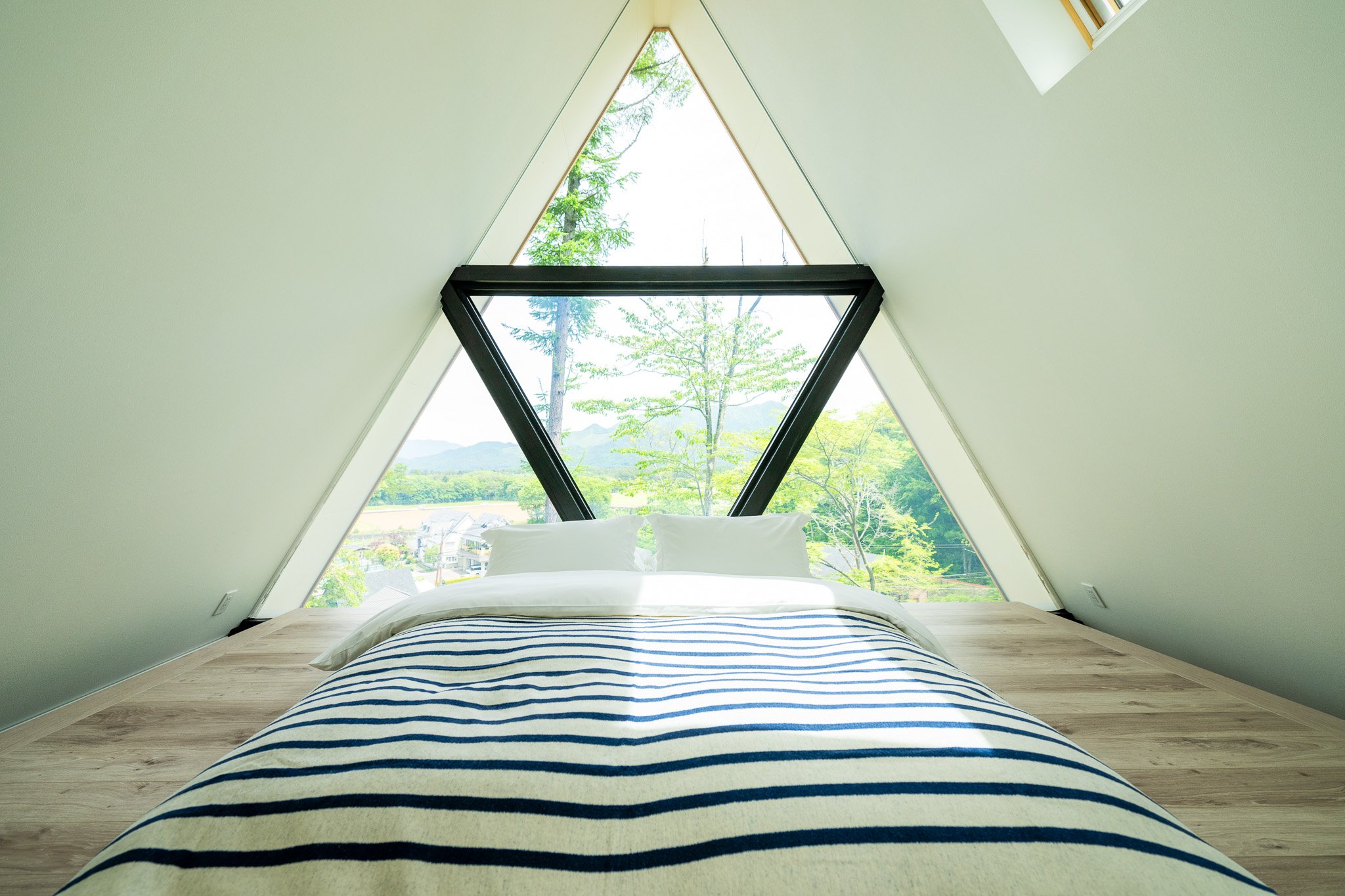 koti yamanakako-A-frame house S2-2F bedroom.jpg