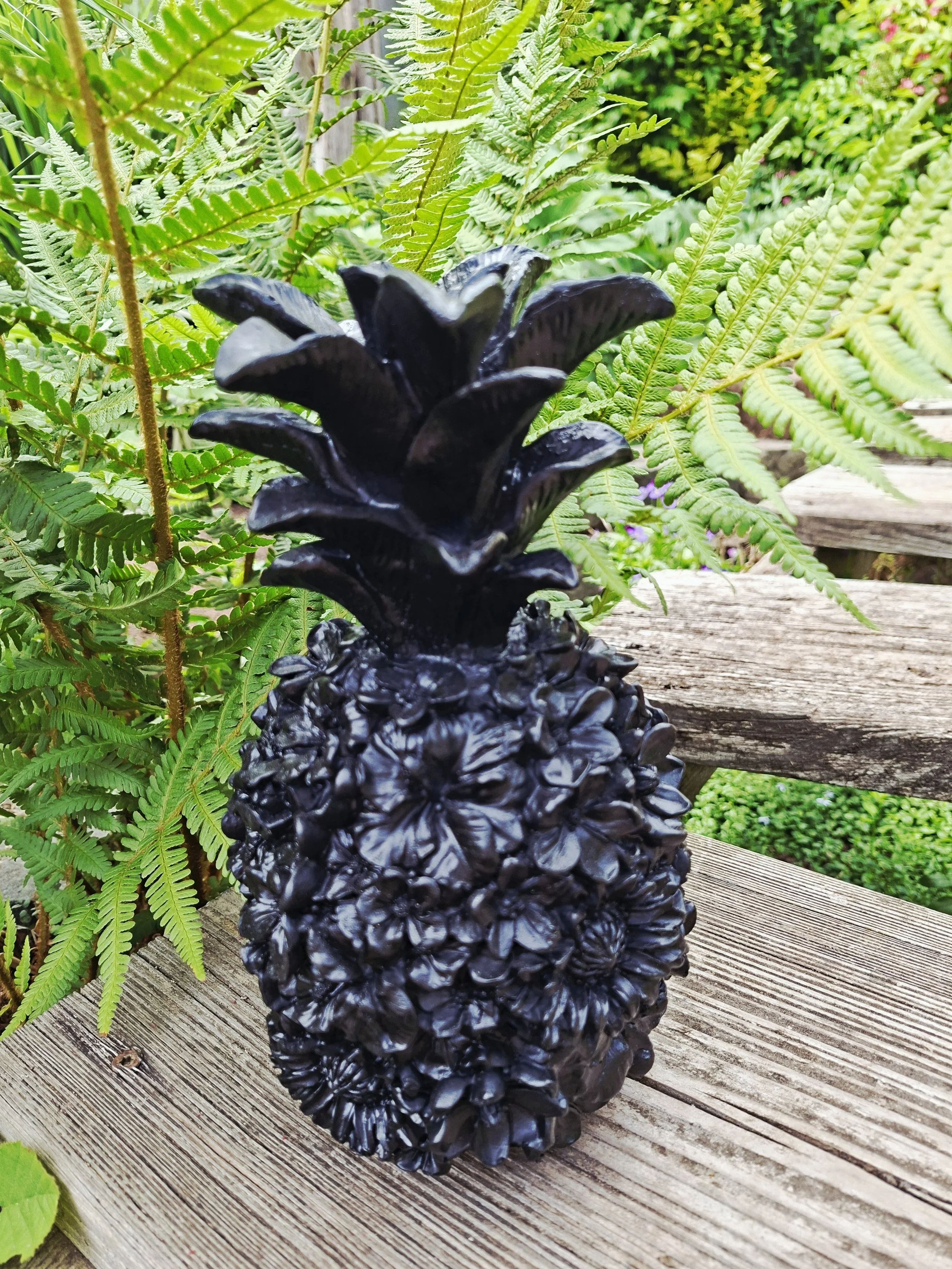 Ananas mit Blüten "Robby"