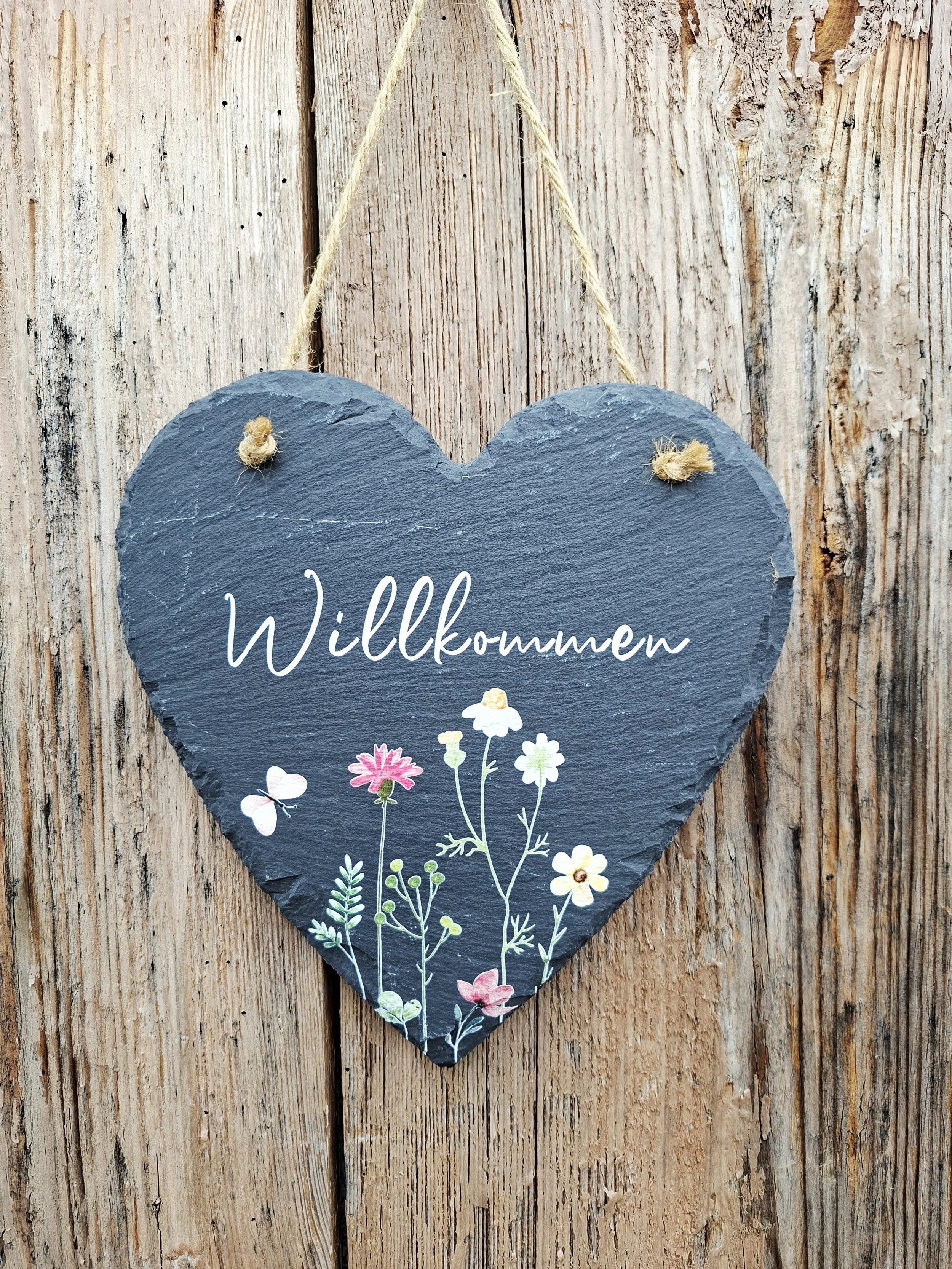 Willkommens-Schieferherz mit Blumenwiese