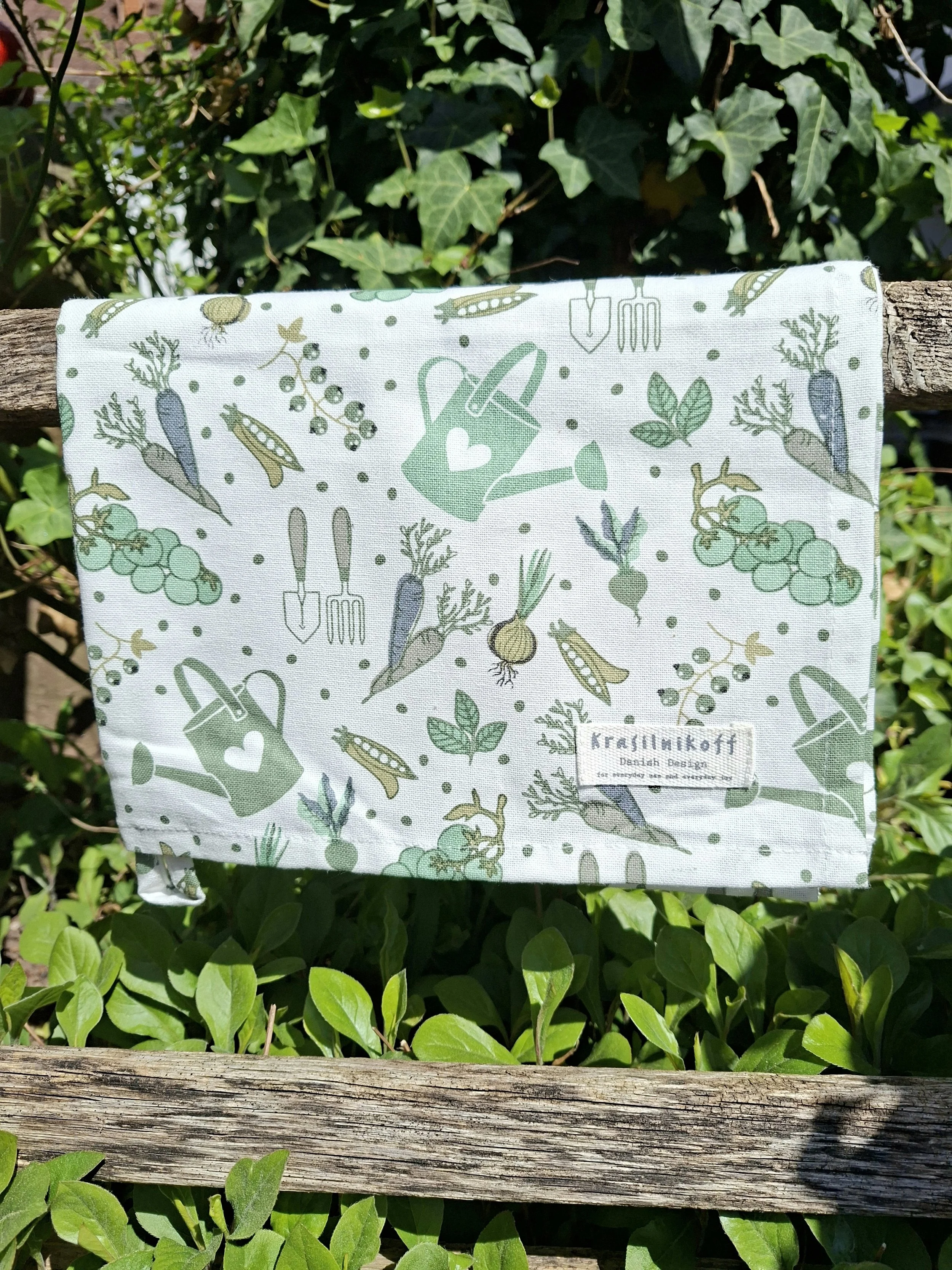 Geschirrtuch mit Gartengemüse-Motiv