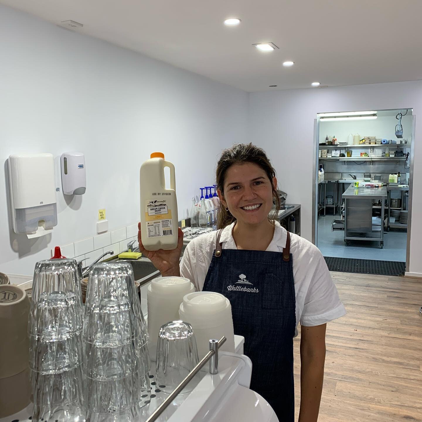 Bream Creek Baristas!

A small handful of Hobart&rsquo;s finest baristas using Hobart&rsquo;s tastiest milk. 🥛 

What better way to start your Monday? ☕️🐄

@wattlebankscoastalcafeorford 
@black_swan_tasmania 
@thearthousenewnorfolk 
Thomas Davey Ca