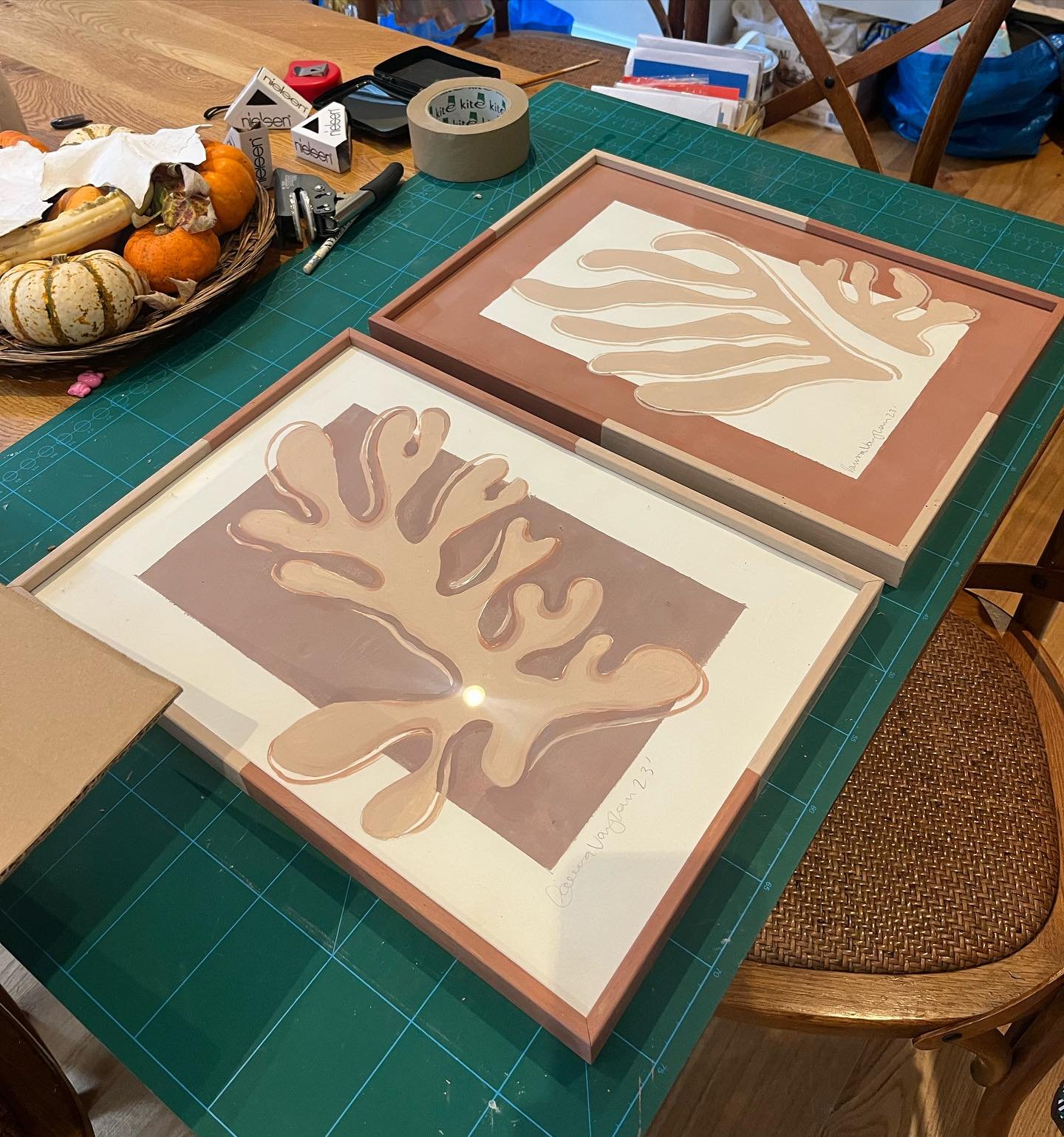 Kitchen studio this week 🖼️🎨🖌️ for @domenicamarland #christmas #painting