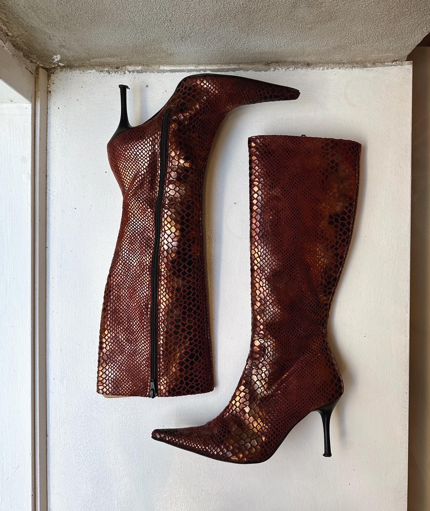 Vintage boots / size 37 / 420,-

#vintageboots #secondhandfinds #vintageheels #heels #y2k