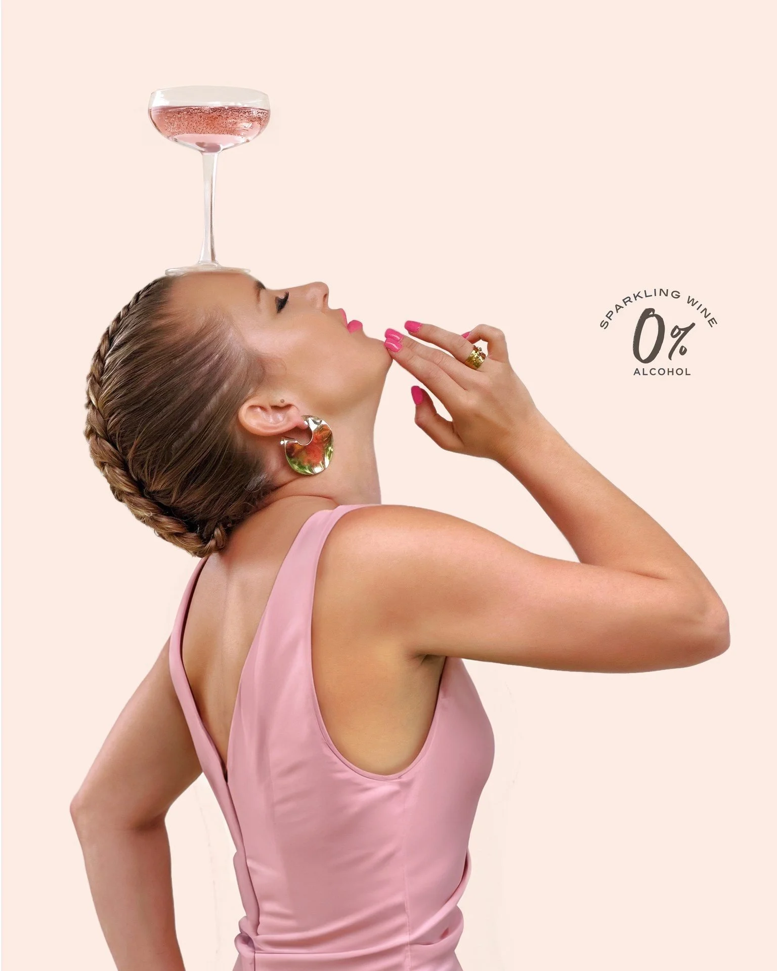 Because every celebration deserves bubbles, even without the alcohol. ✨
Cheers to our Sparkling Ros&eacute;, the elegant choice for every occasion. 

#vinada  #AlcoholFree #SparklingRose