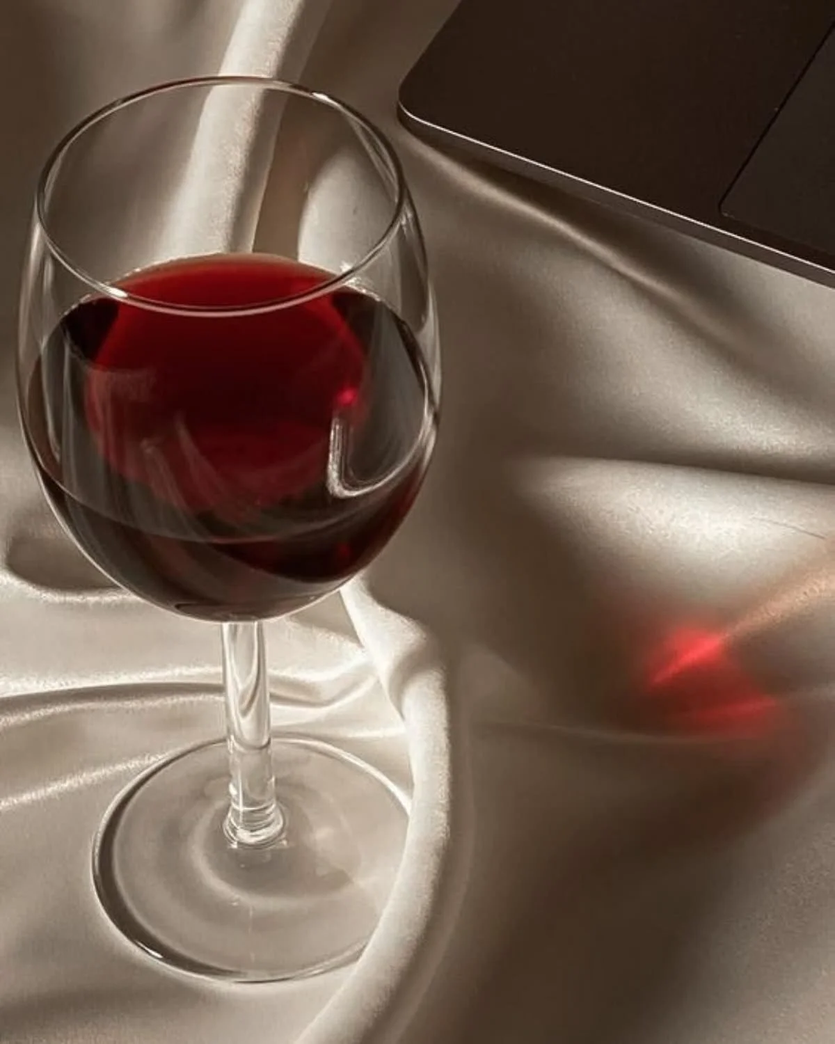 Proud to share that our newest alcohol-free red has won its first GOLD award! Bold, rich, and recognized. 🍷✨

Check out our VINADA Tinteling Tempranillo Red 0%.

#Vinada #GoldMedal #AwardWinningWine #AlcoholFree