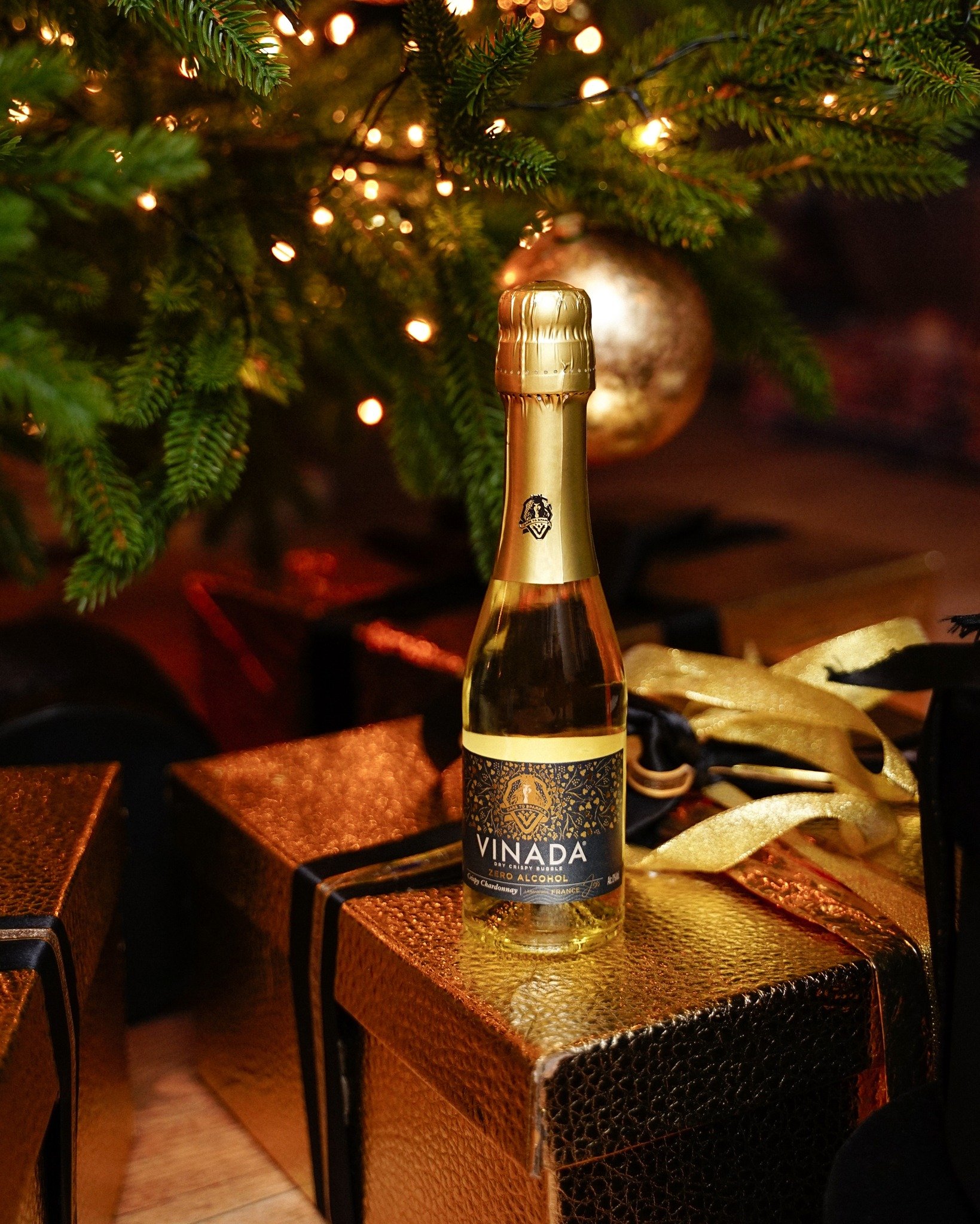 What did you get for Christmas? 🎁✨ We hope it sparkles. 🥂 VINADA

#alcoholfree #holidaysarecoming #vinada