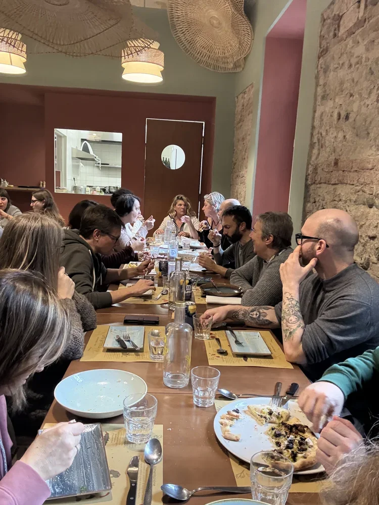 Gruppo della Domenica Insieme riunito a tavola per il pranzo a Torino