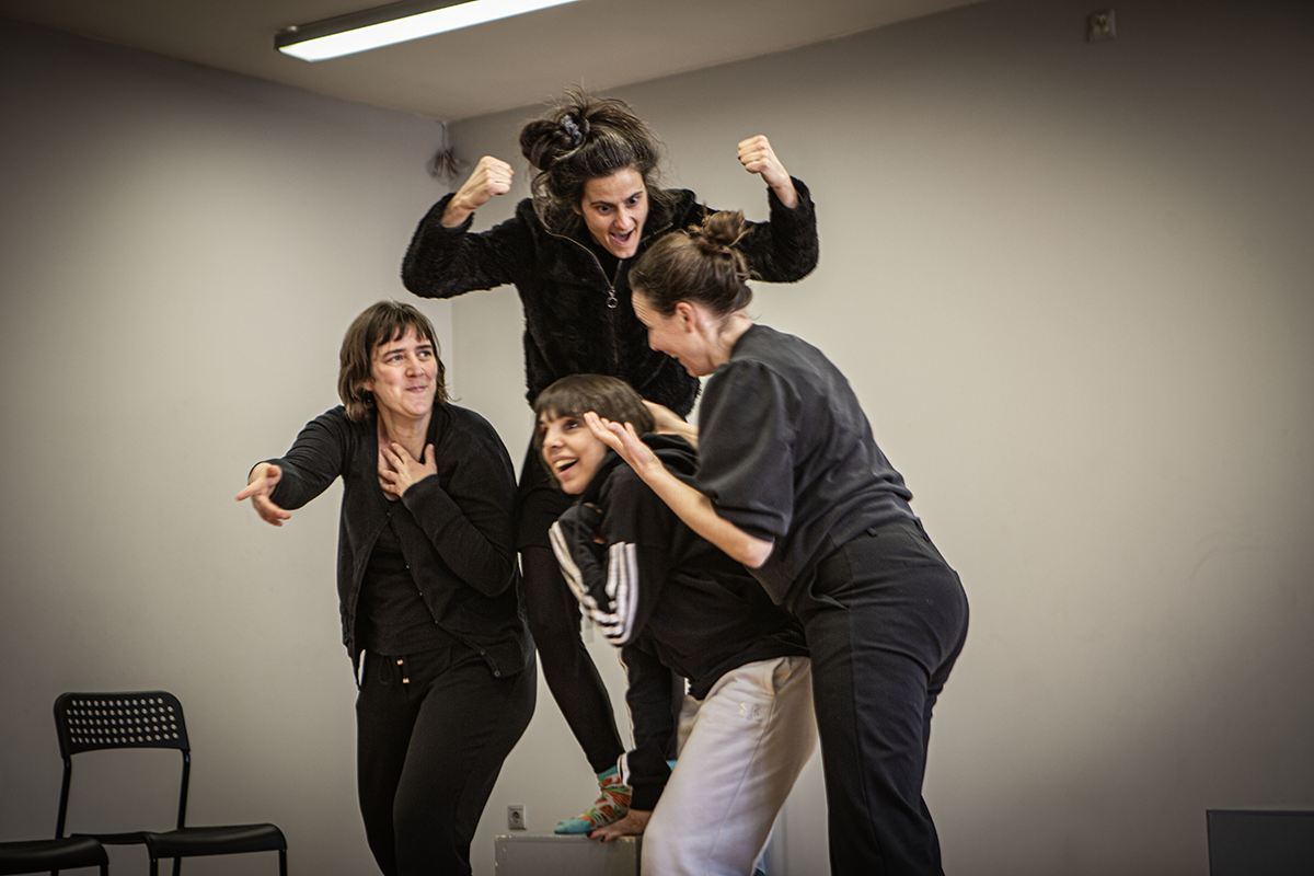 Corso di Teatro di Comunità (Playback Theatre) Livello 1 Torino c: Devrim Nicolò Turletti 2026:2027 psicodramma oppresso.webp