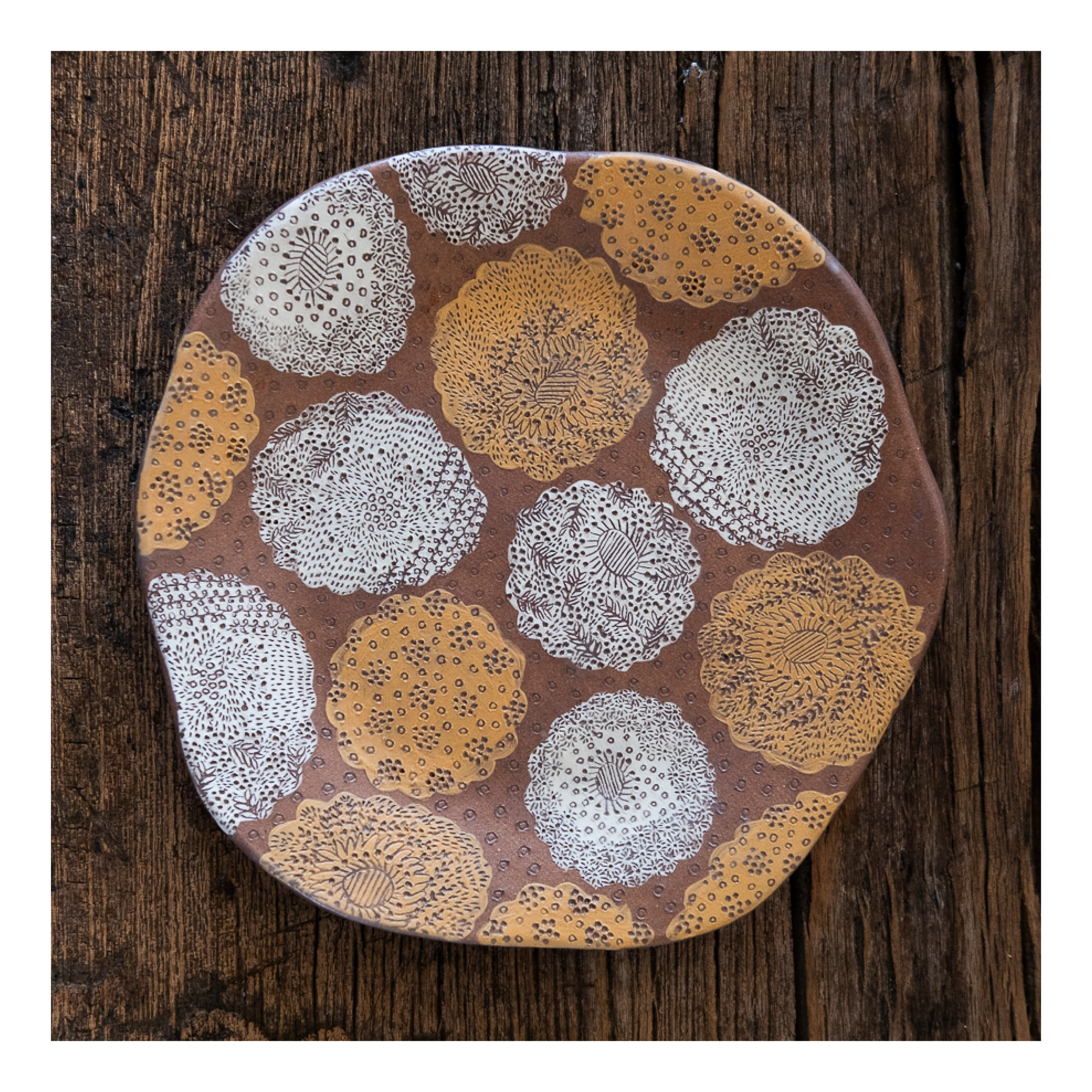 White and Yellow Flower Field Plate