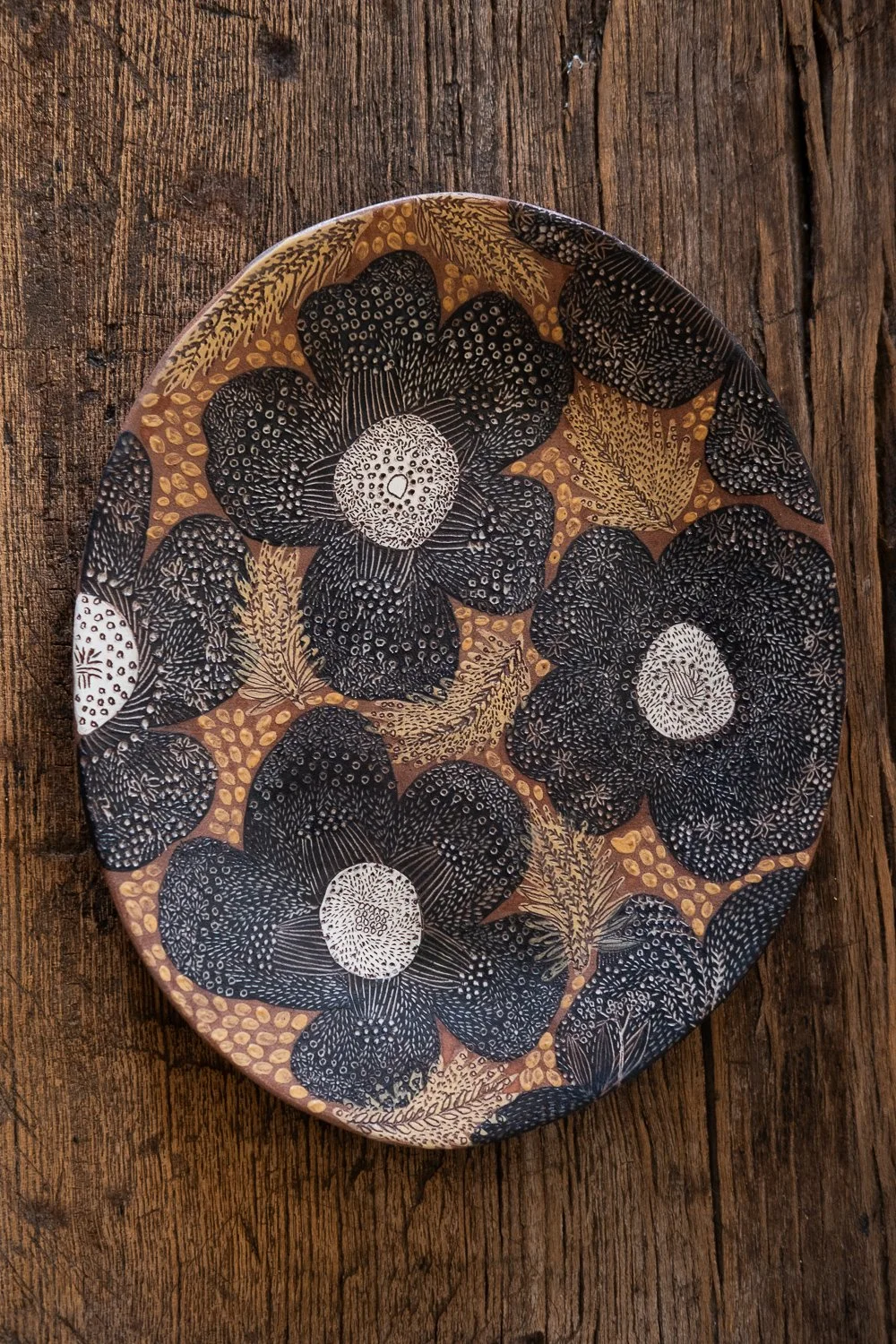 Black Flower Field Plate 24 x 20 cm.jpg
