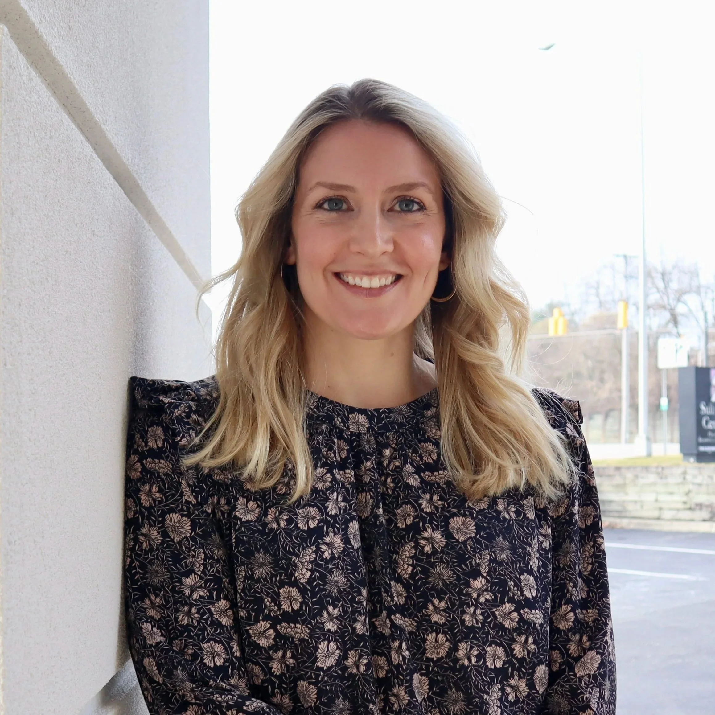 Elisabeth Nogan Headshot.jpg