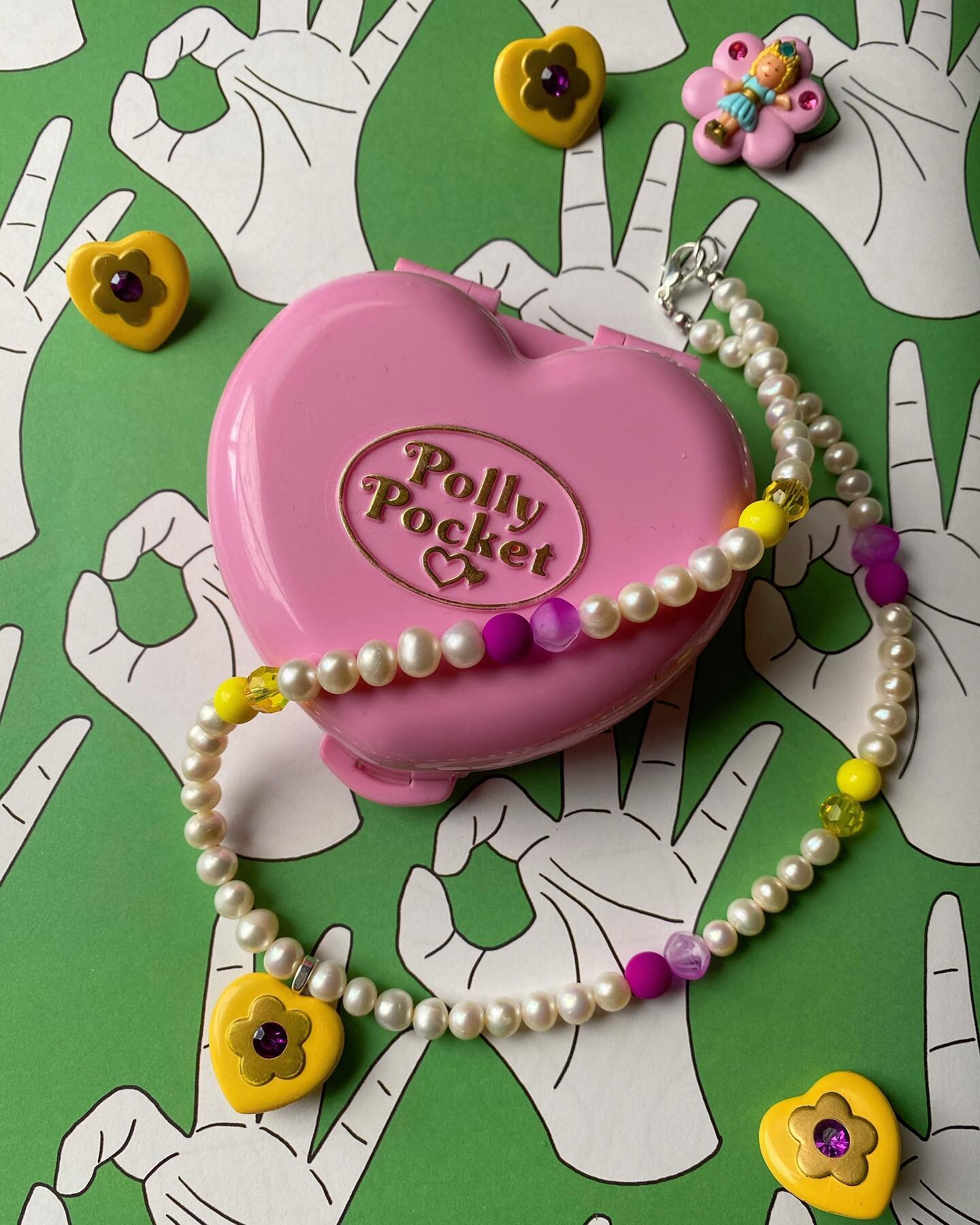 💜💛Repurposed Polly Pocket Headband Into A Necklace💜💛

#pollypocket #vintagepollypocket #yellow #purple #yellowandpurple #freshwaterpearls #beadednecklace #90s #90stoys #repurposed