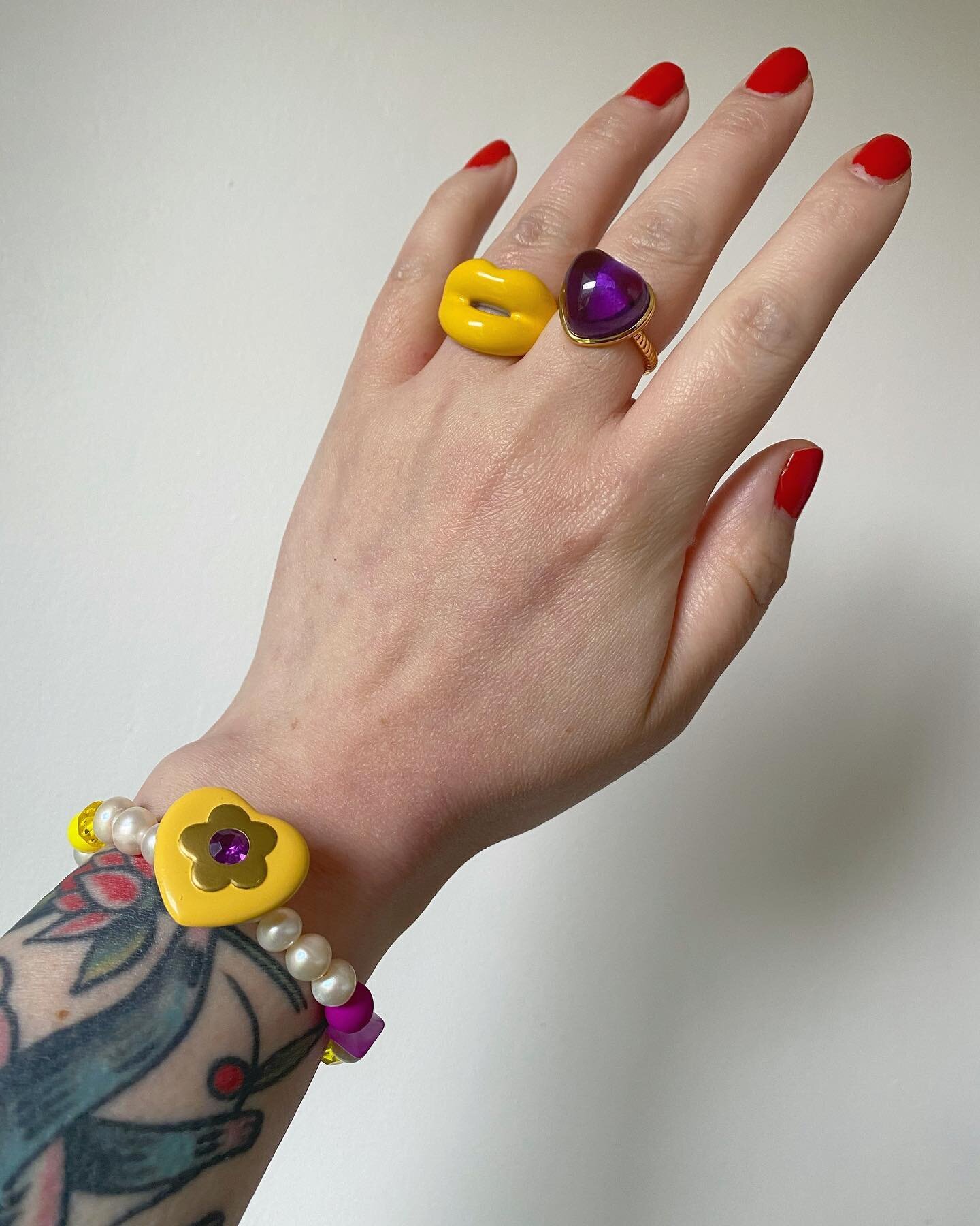 💜💛And .. A bracelet for me💜💛

#pollypocket #vintagepollypocket #yellow #purple #yellowandpurple #purpleandyellow #90s #90stoys