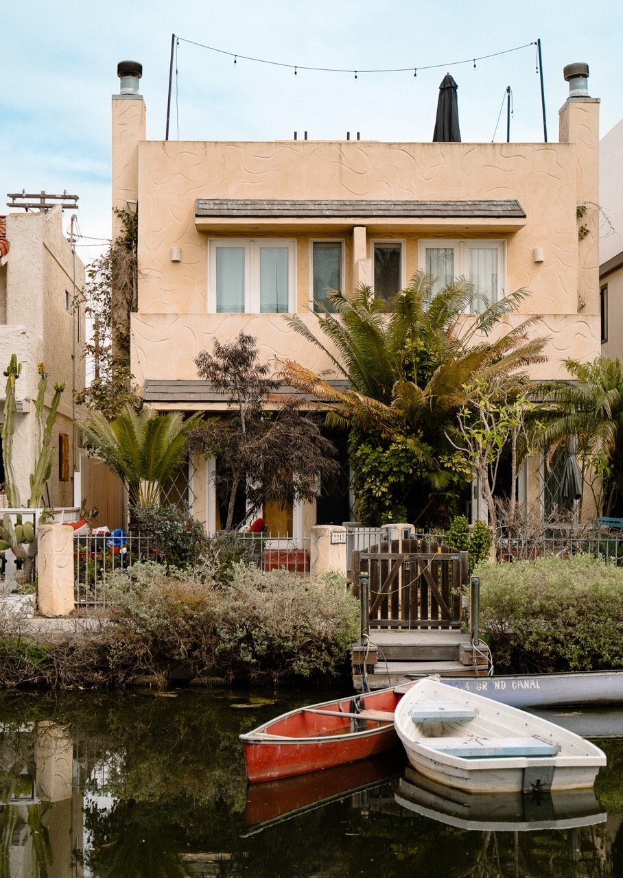worth-mentioning-claire-posthuma-venice-beach-canal-house Large.jpeg