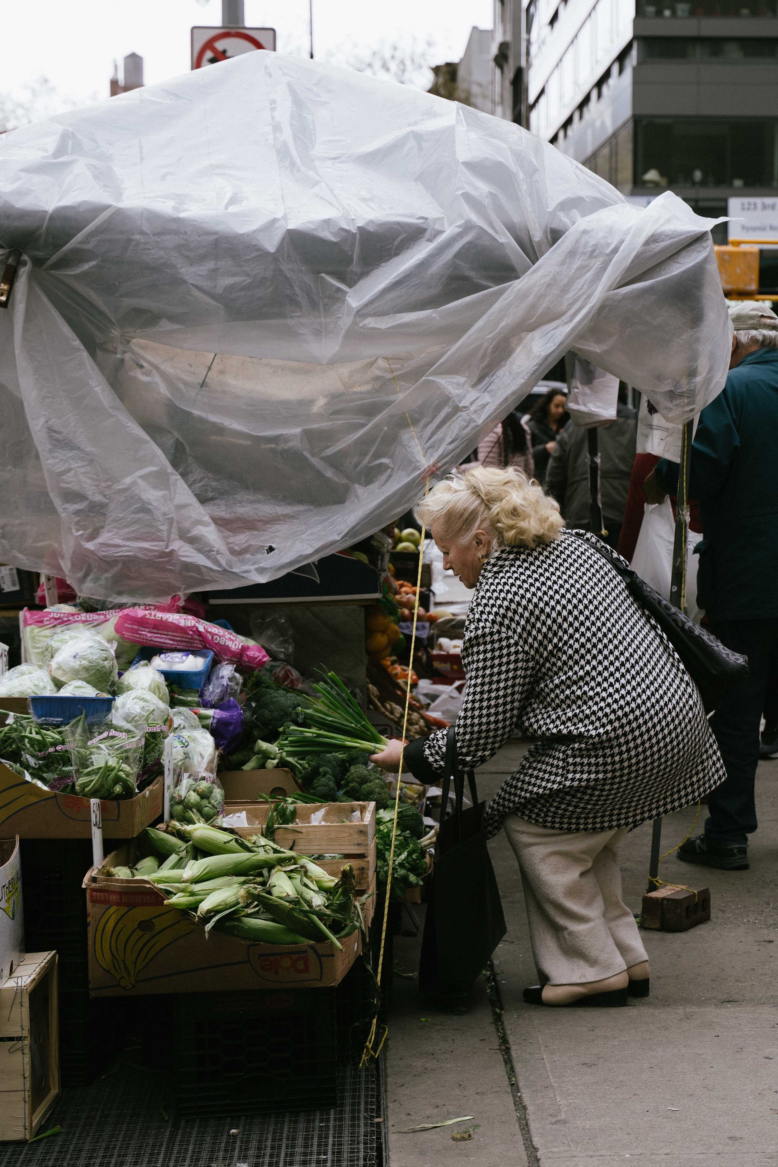 worth-mentioning-claire-posthuma-new-york-woman-street-vendor.jpg