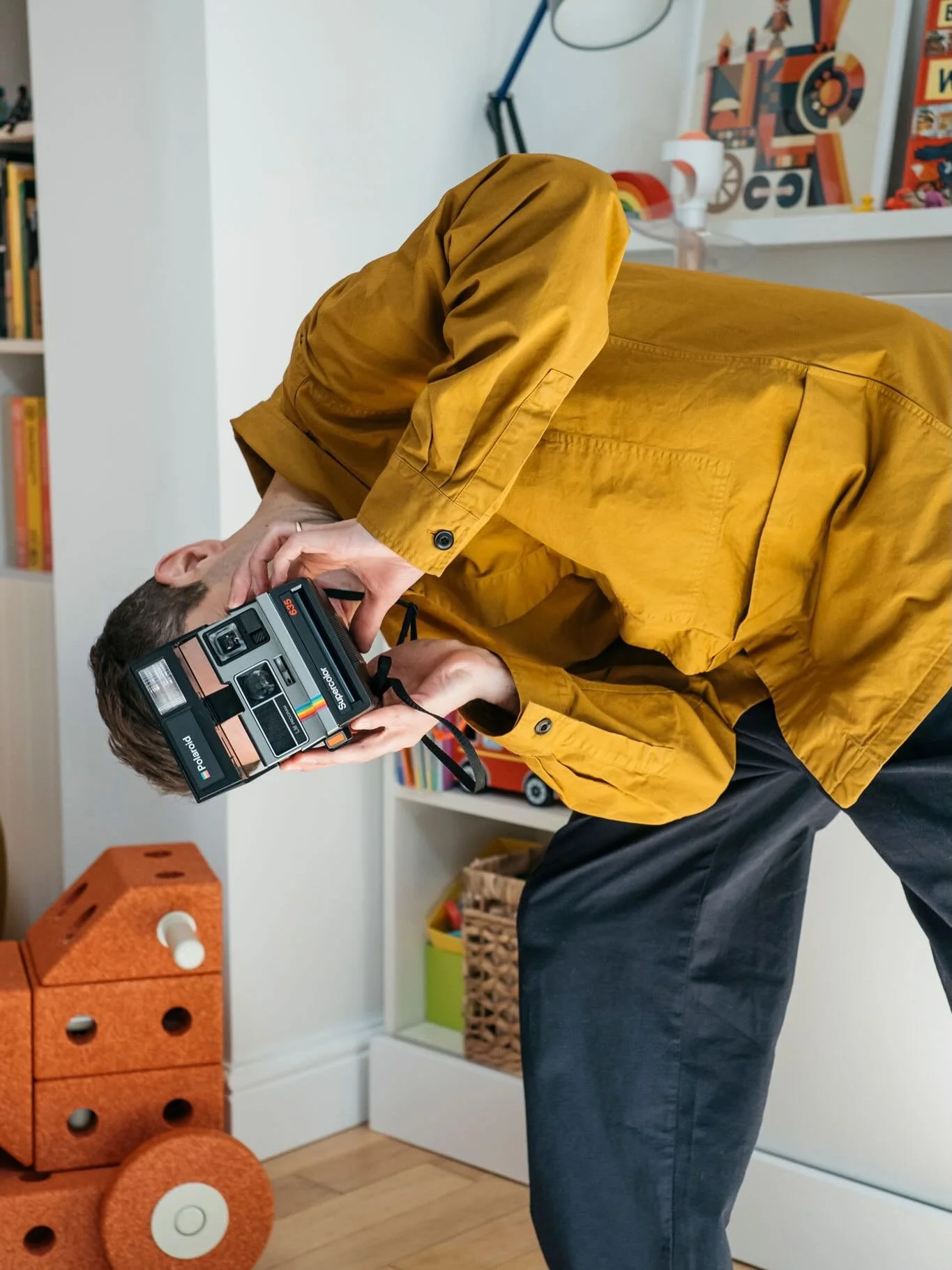 This week I&rsquo;ve worked with the talented photographer @emmacroman to capture my work here at home as a creative and modern parent. 

A mix of nostalgia, play, and creativity, we captured what it&rsquo;s like to enjoy making art and loving life b